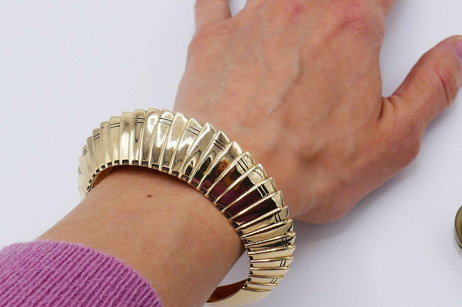 Hammerman Brothers Vintage Yellow Gold Ribbed Cuff Bracelet In Excellent Condition In Beverly Hills, CA
