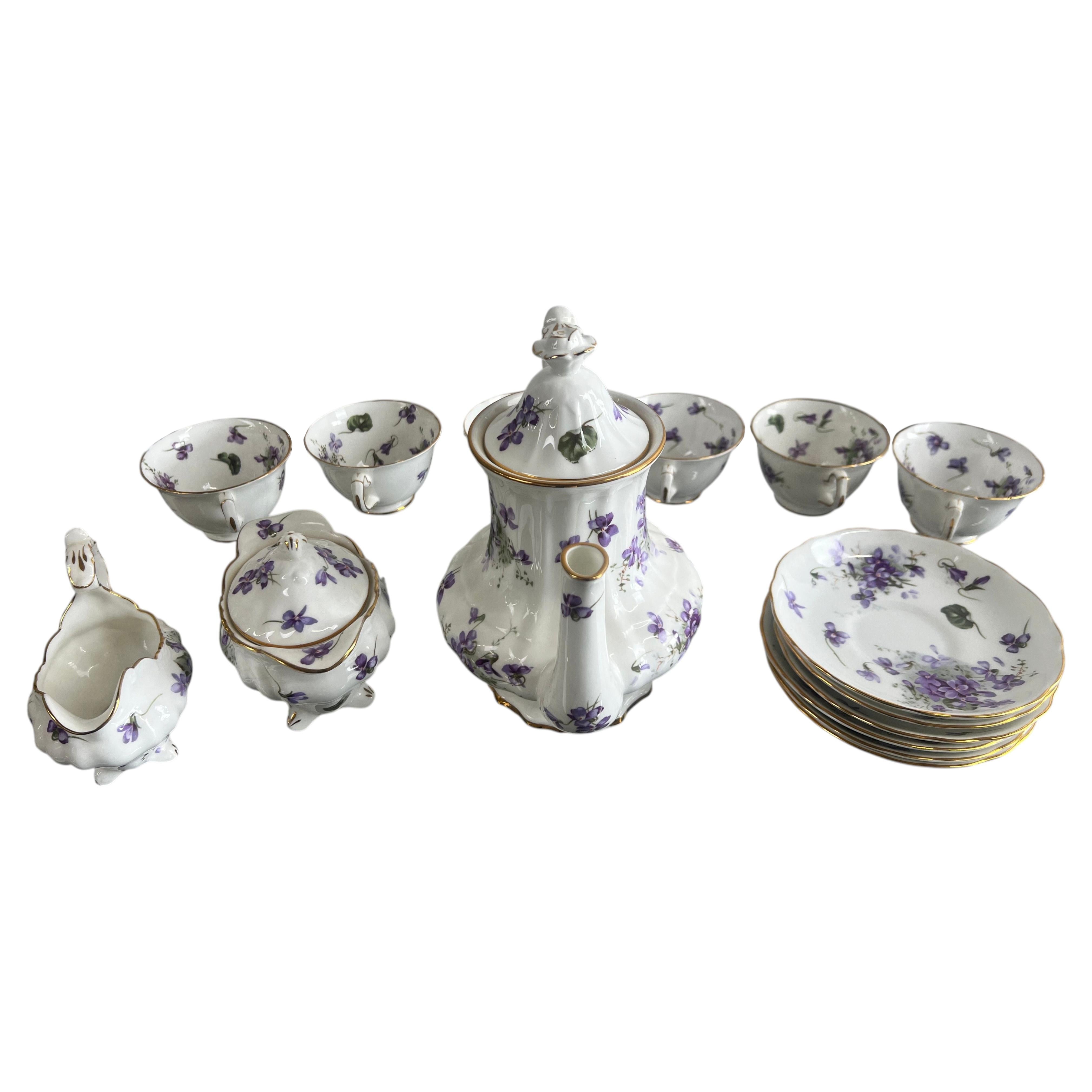 Hammersley "Violetas Victorianas" Juego de té inglés de porcelana china con adornos dorados, 15 piezas en venta