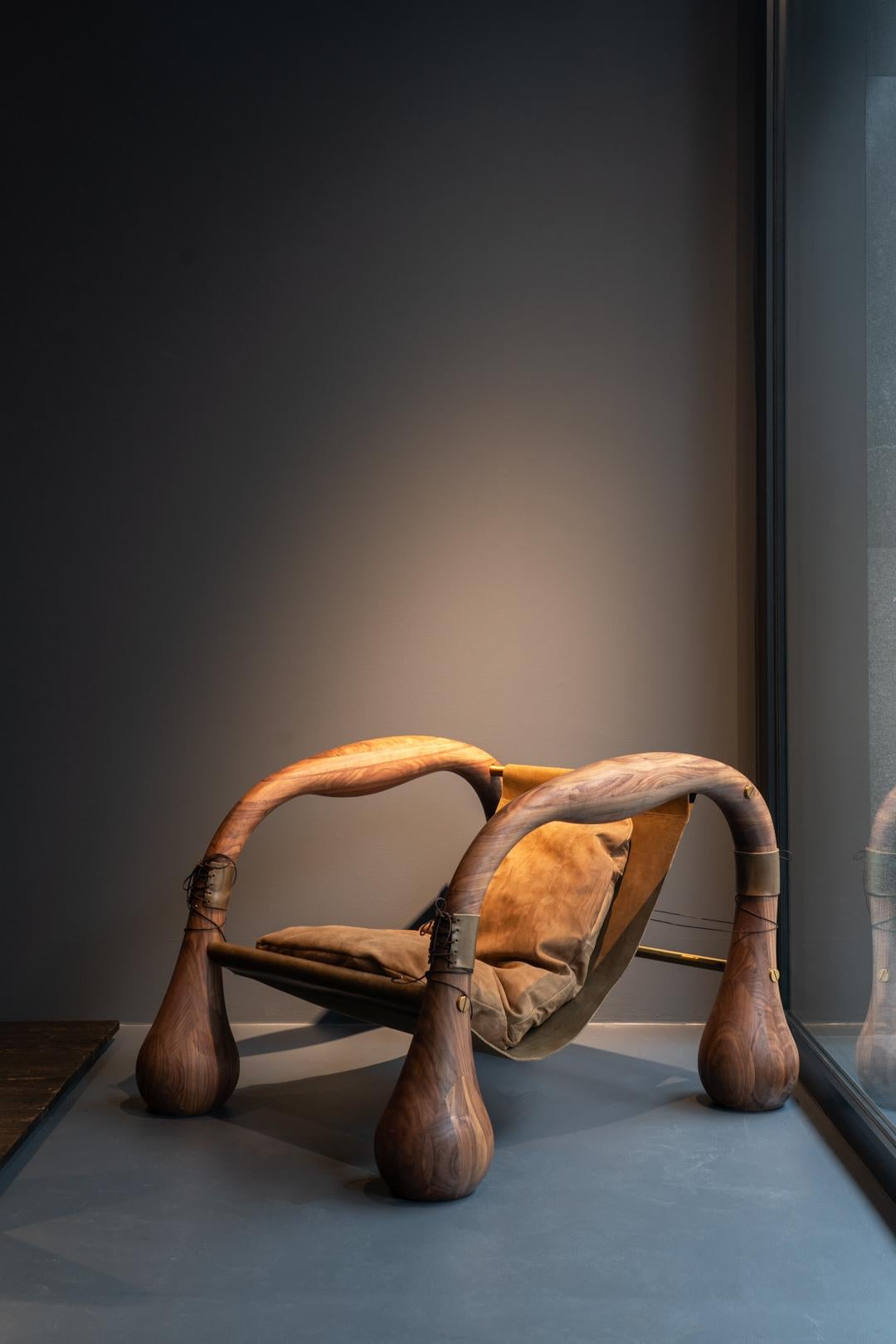 Hängesessel aus ebonisiertem Holz, Leder und Bronze von Jirah im Zustand „Hervorragend“ im Angebot in Milano, Lombardia