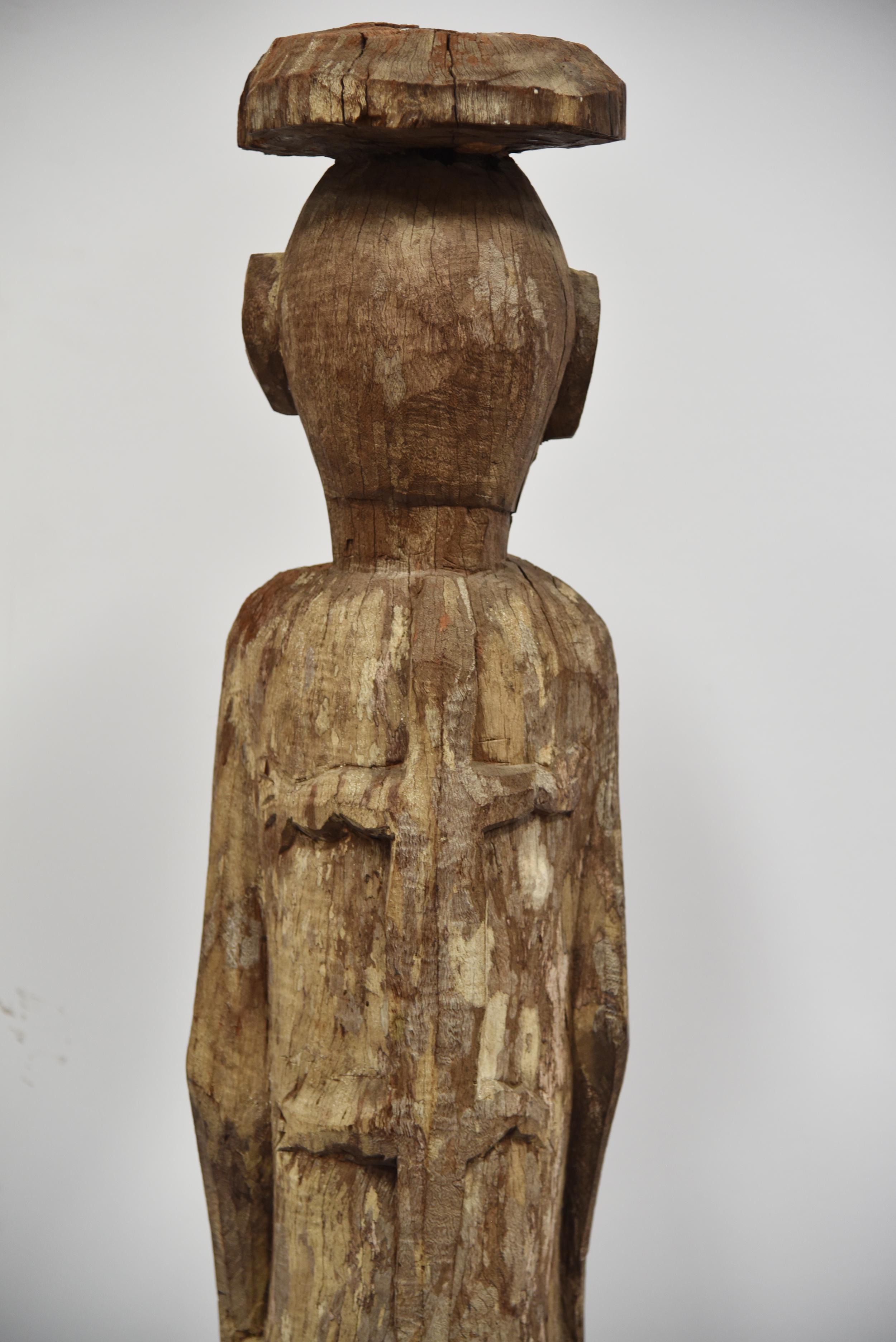 Hampadong - Kalimantan Tribal Art Carved Figure - Maile with Child For Sale 4