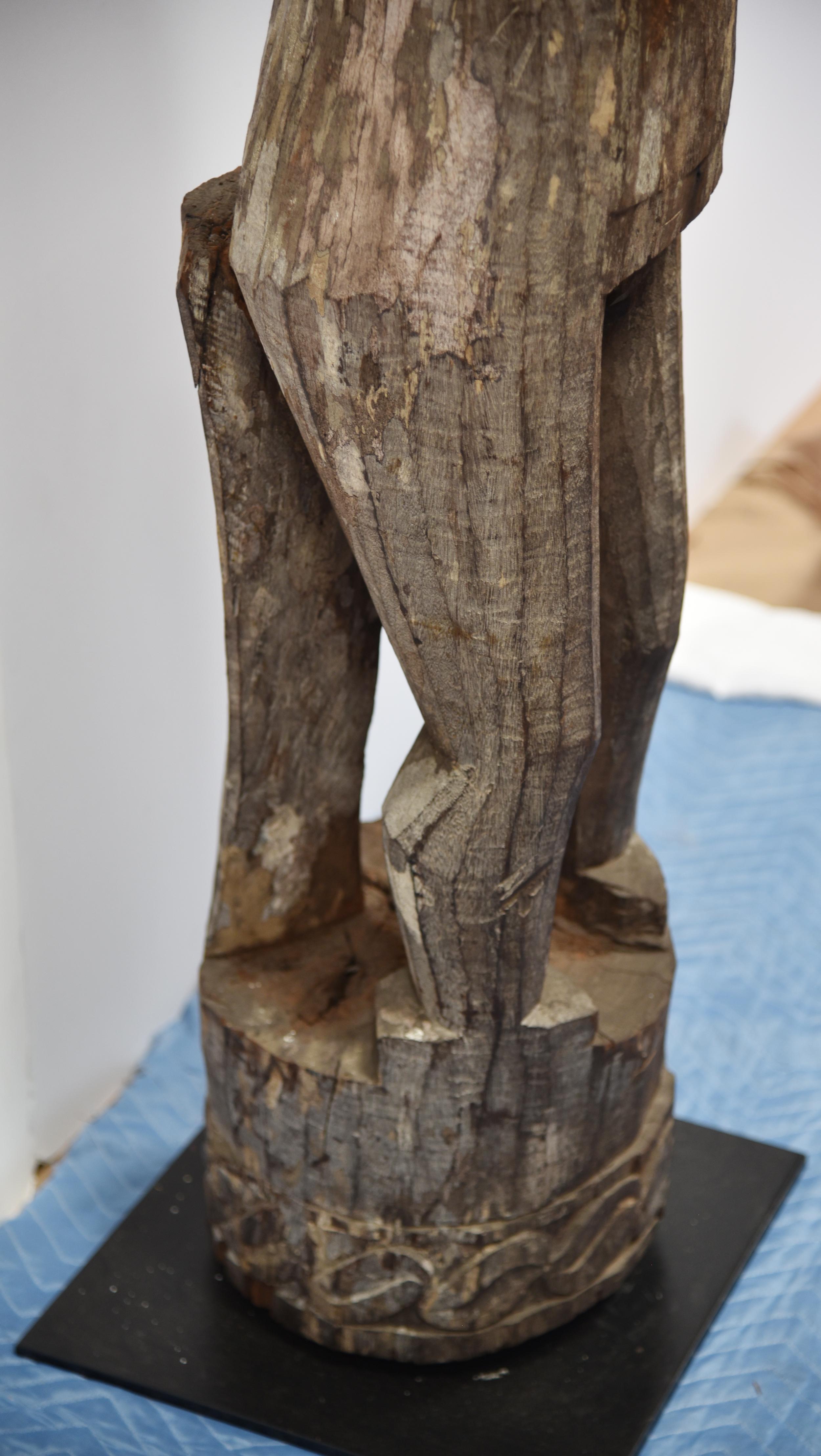 Hampadong - Kalimantan Tribal Art Carved Figure - Maile with Child For Sale 6