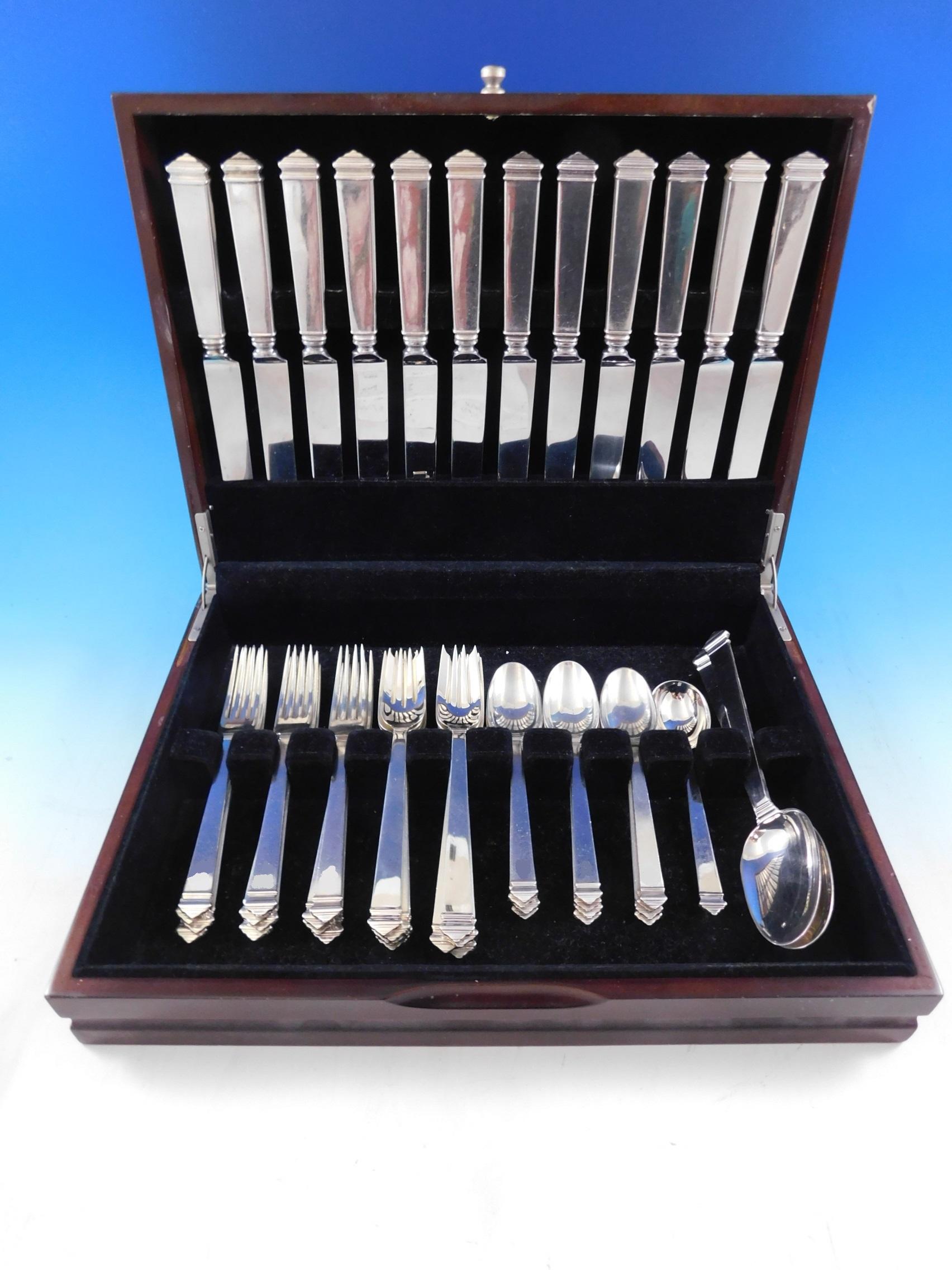 The Hampton pattern was named after King Henry VIII's great country palace, Hampton Court. First made by Tiffany in 1934, the simple geometric quality of Hampton goes well with Georgian and Early American decoration, as well as furniture and