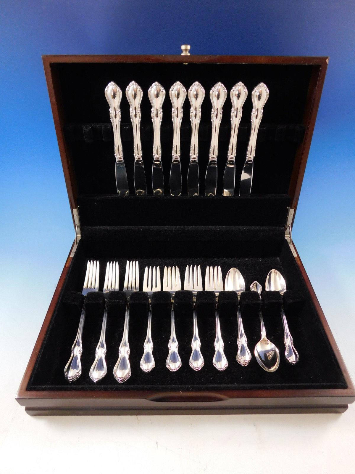 Hampton Court by Reed and Barton sterling silver flatware set - 32 pieces. This set includes:

8 knives, 9 1/8