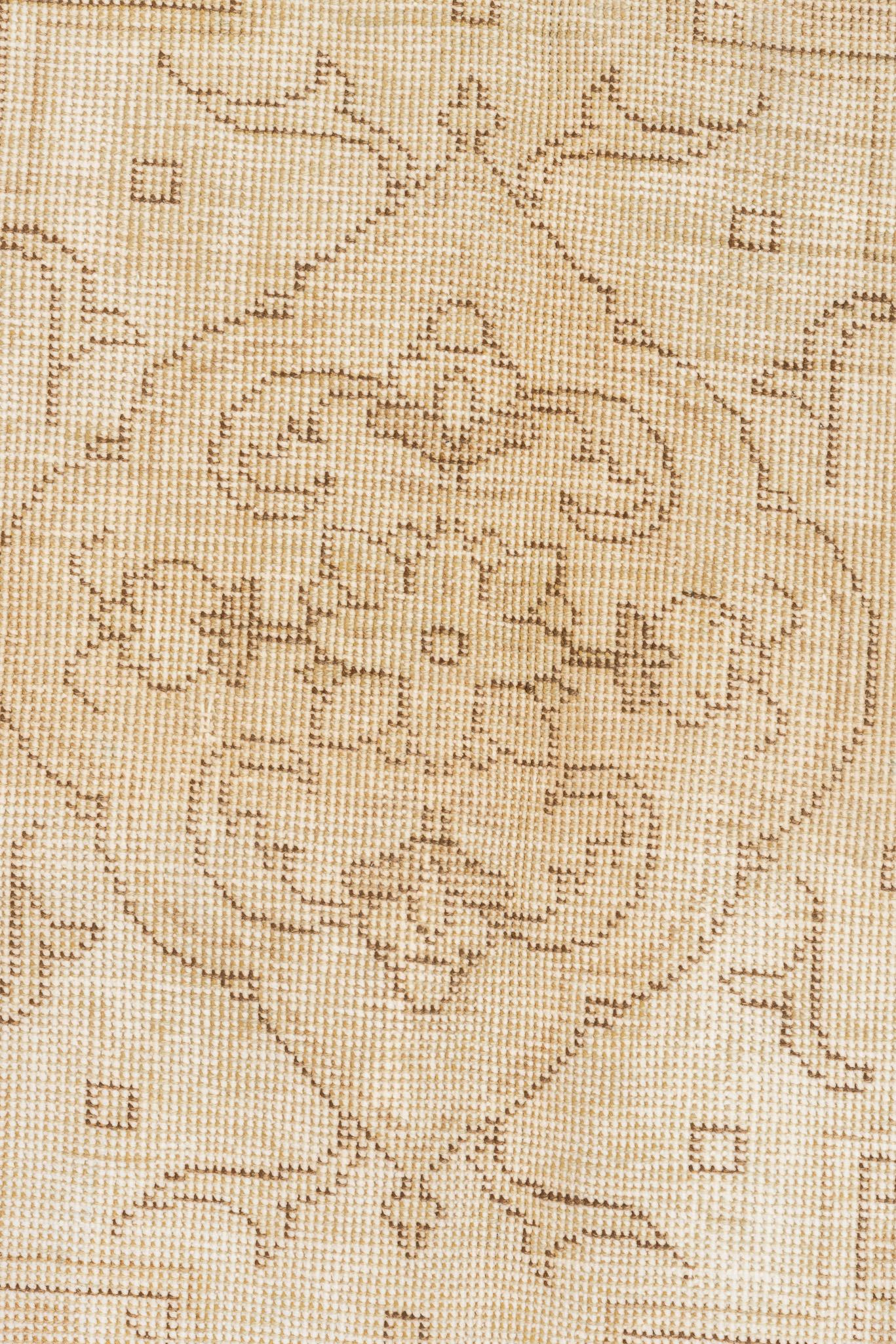 Golden Sand Tabriz in a Vintage Wash In Excellent Condition For Sale In New York, NY
