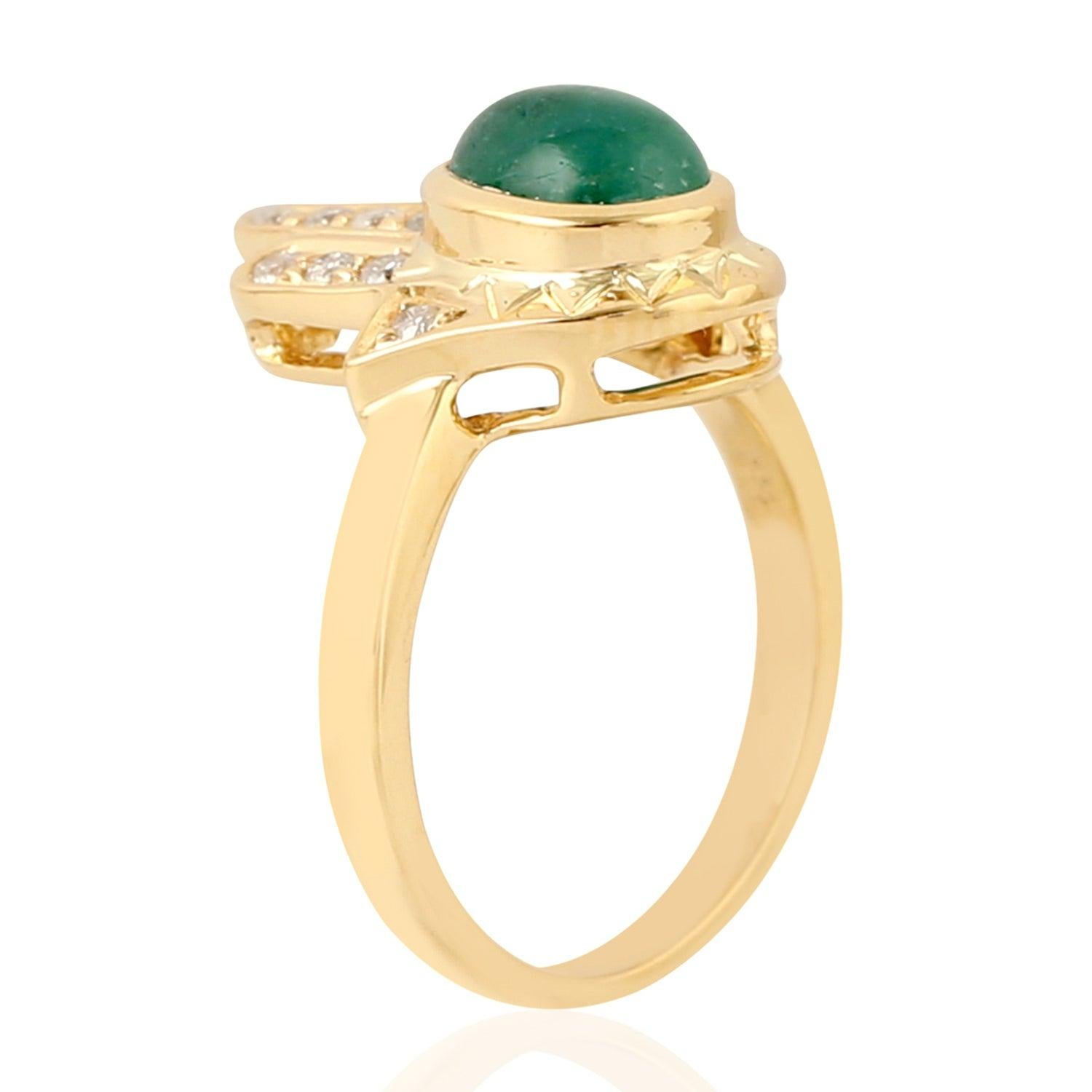 For Sale:  Hamsa Emerald Diamond 18 Karat Gold Ring 3