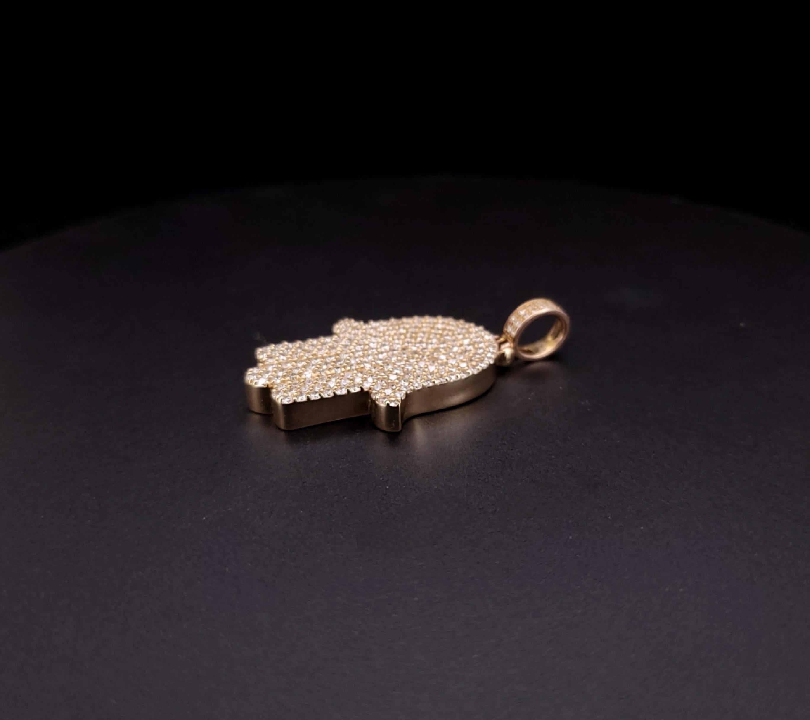 Hamsa hand pendant 14K Yellow Gold 2.5ct  diamonds In New Condition For Sale In New York, NY