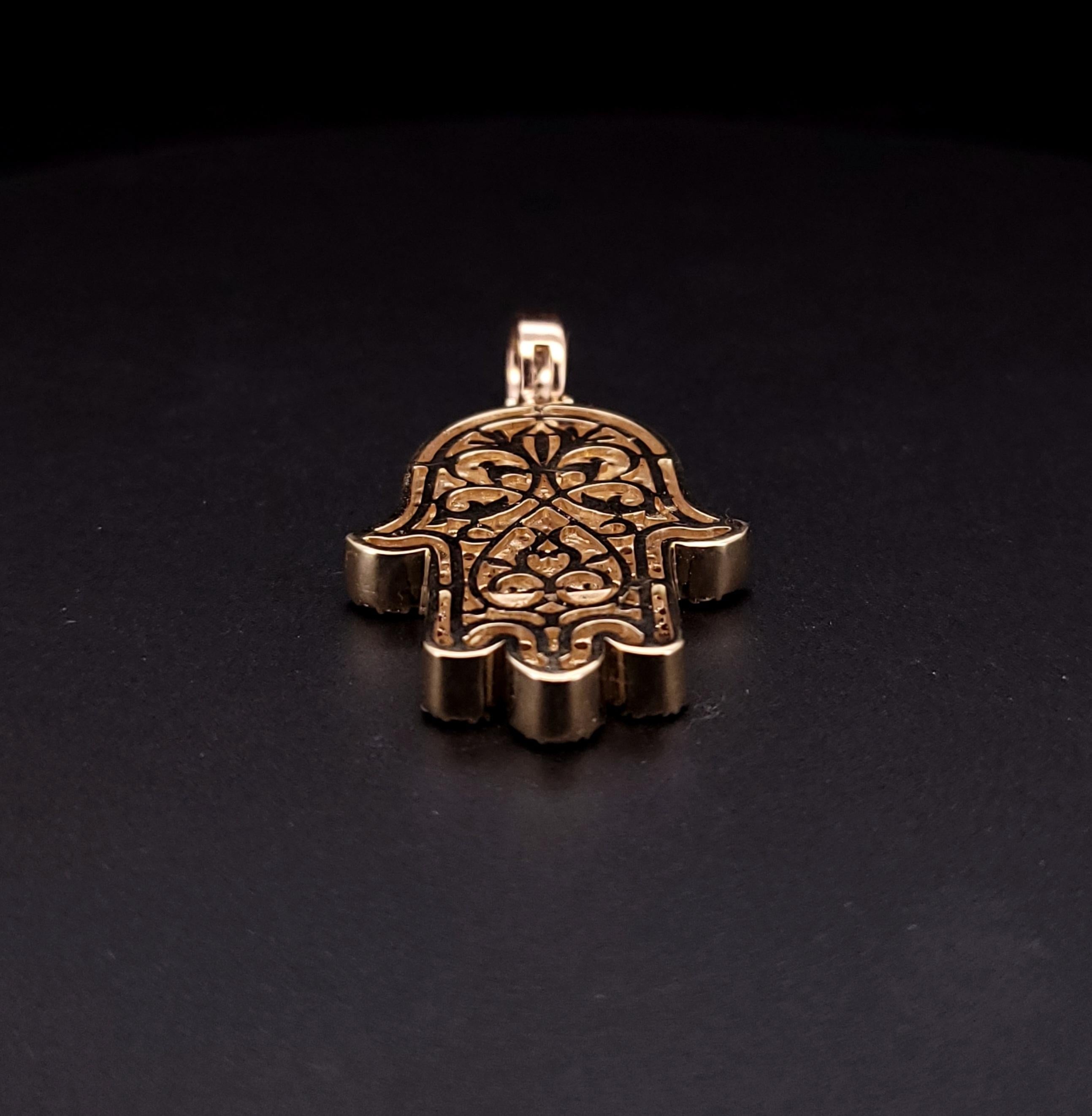 Hamsa hand pendant 14K Yellow Gold 2.5ct  diamonds For Sale 1