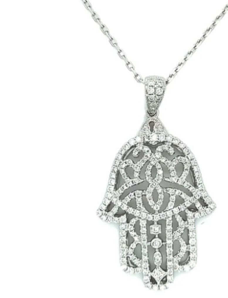 Taglio misto Collana con ciondolo Hamsa Hand White Diamond in oro bianco 18K in vendita