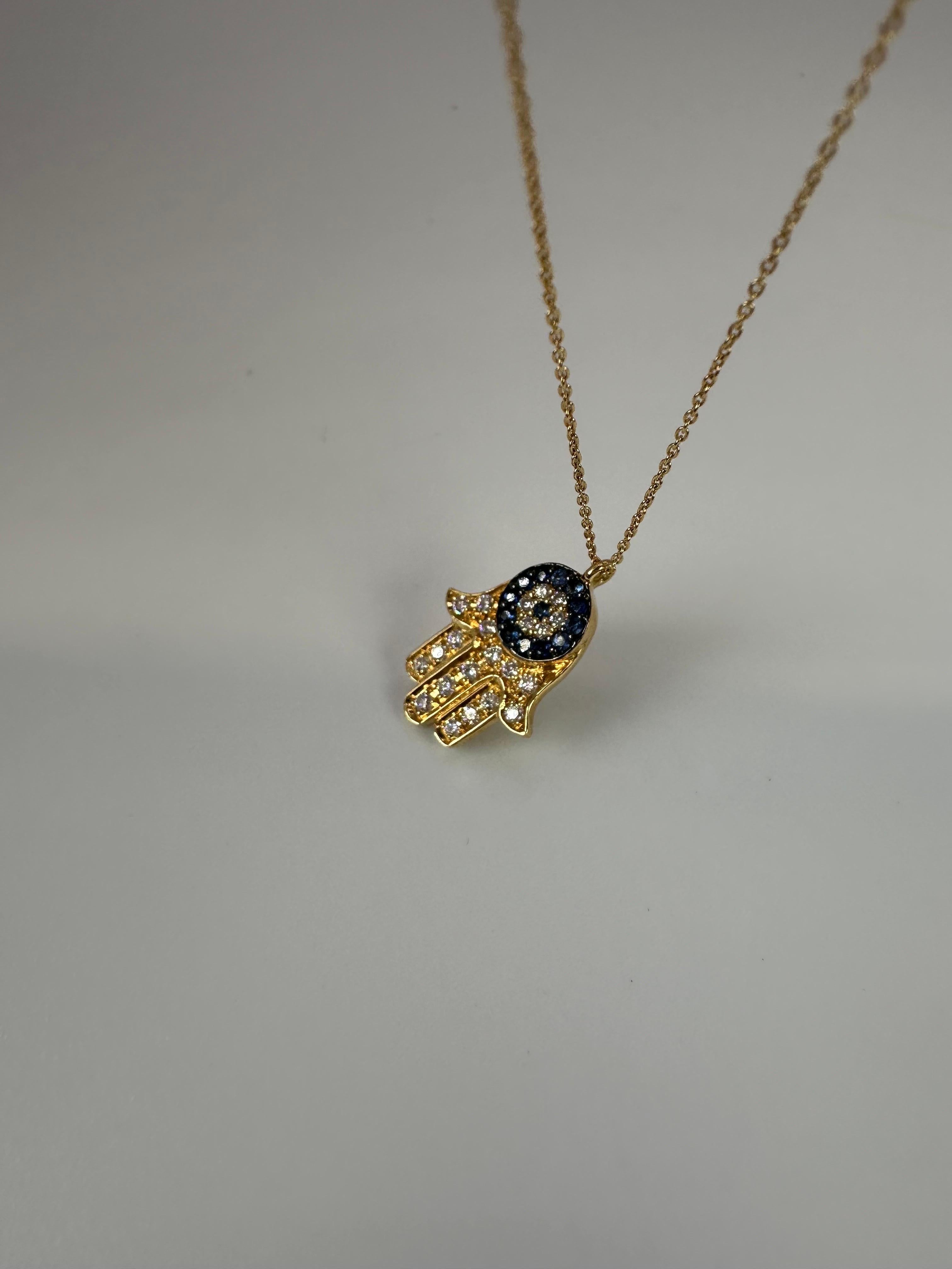 Hamza Halskette mit Anhänger aus 18 Karat Gold mit Diamanten und Saphiren, 100% natürliche Hamsa im Zustand „Neu“ im Angebot in Jupiter, FL