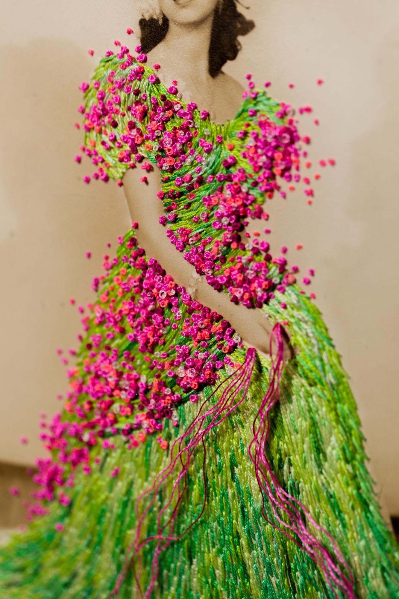 „Baret und die Bougainvillea“ Figurative, Stickerei auf Vintage-Fotografie im Angebot 3