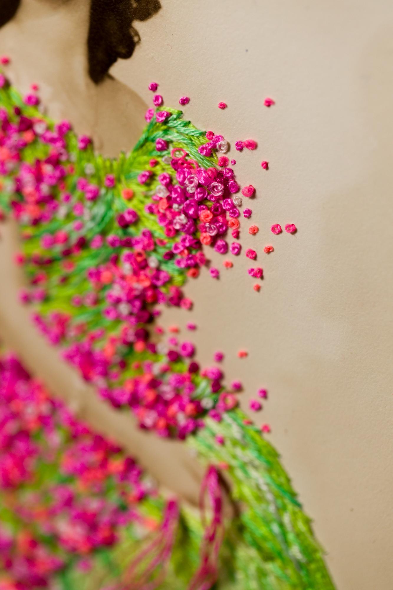 „Baret und die Bougainvillea“ Figurative, Stickerei auf Vintage-Fotografie im Angebot 6