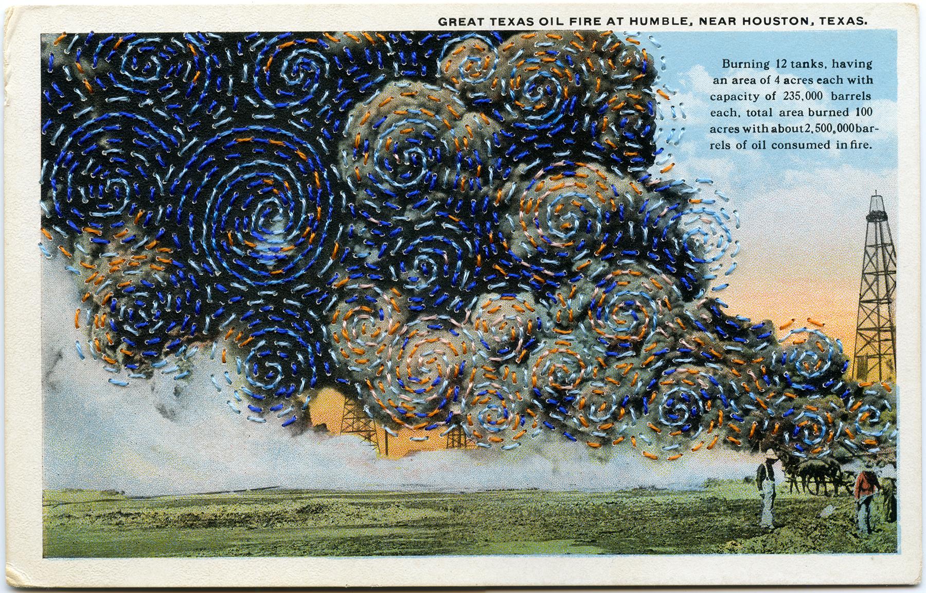 "Great Texas Oil Fire" Handgenähtes und gesticktes Detail auf Postkarte – Art von Han Cao