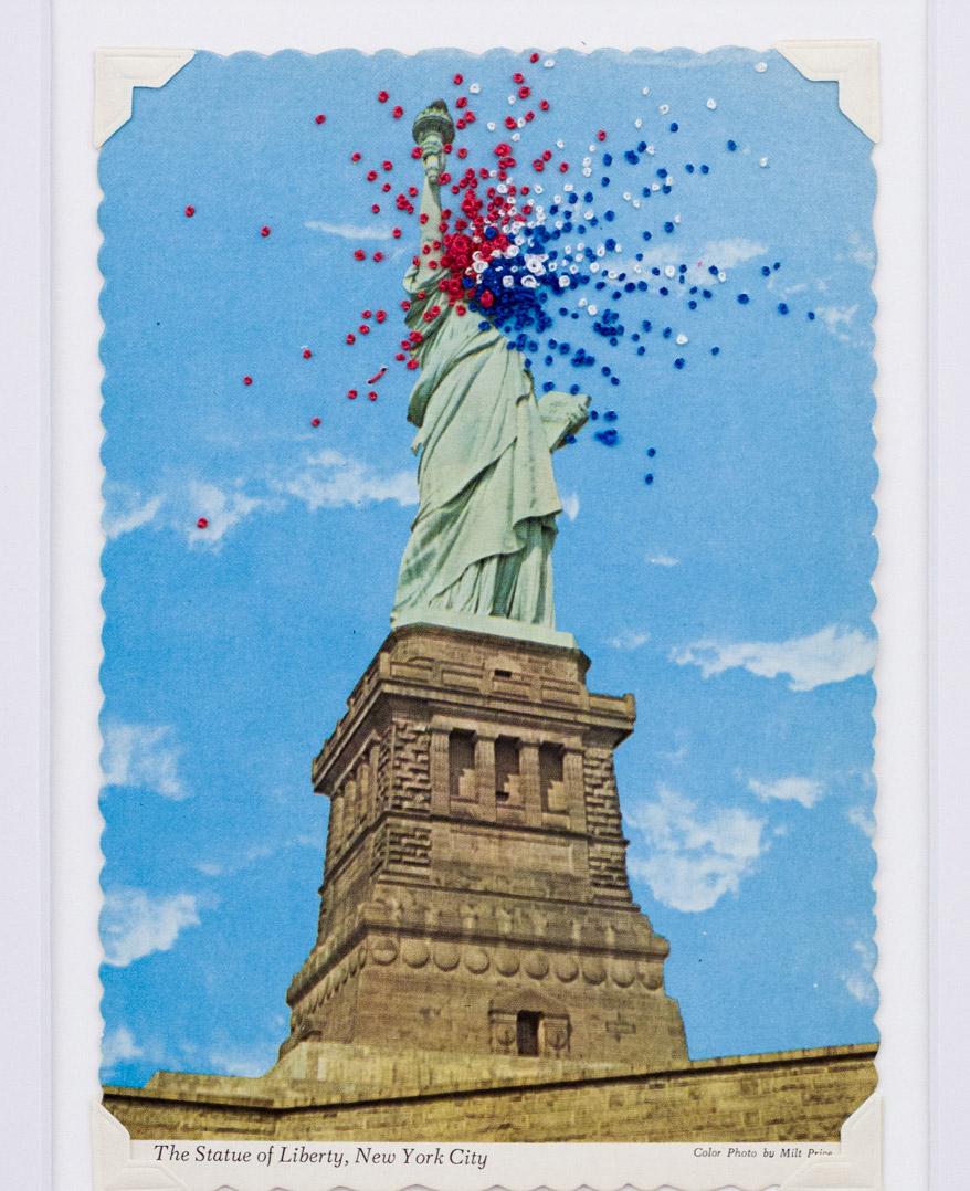 "Lady Liberty" Cousu main et fibres sur Americana Vintage par Han Cao