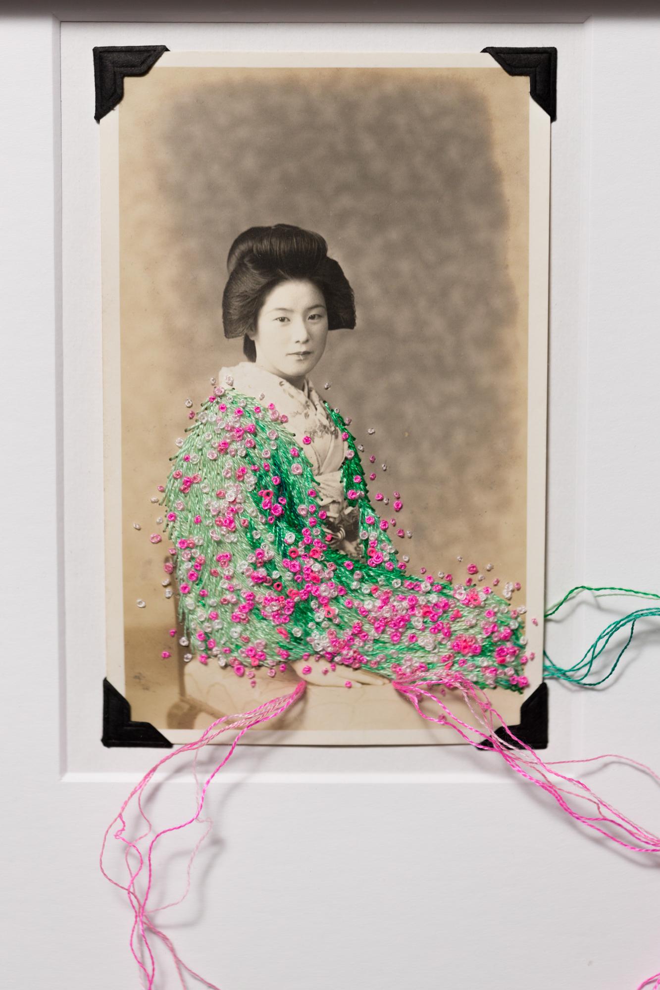 „Sakura“ Portait, figurativ, Stickerei auf Vintage-Fotografie (Zeitgenössisch), Mixed Media Art, von Han Cao