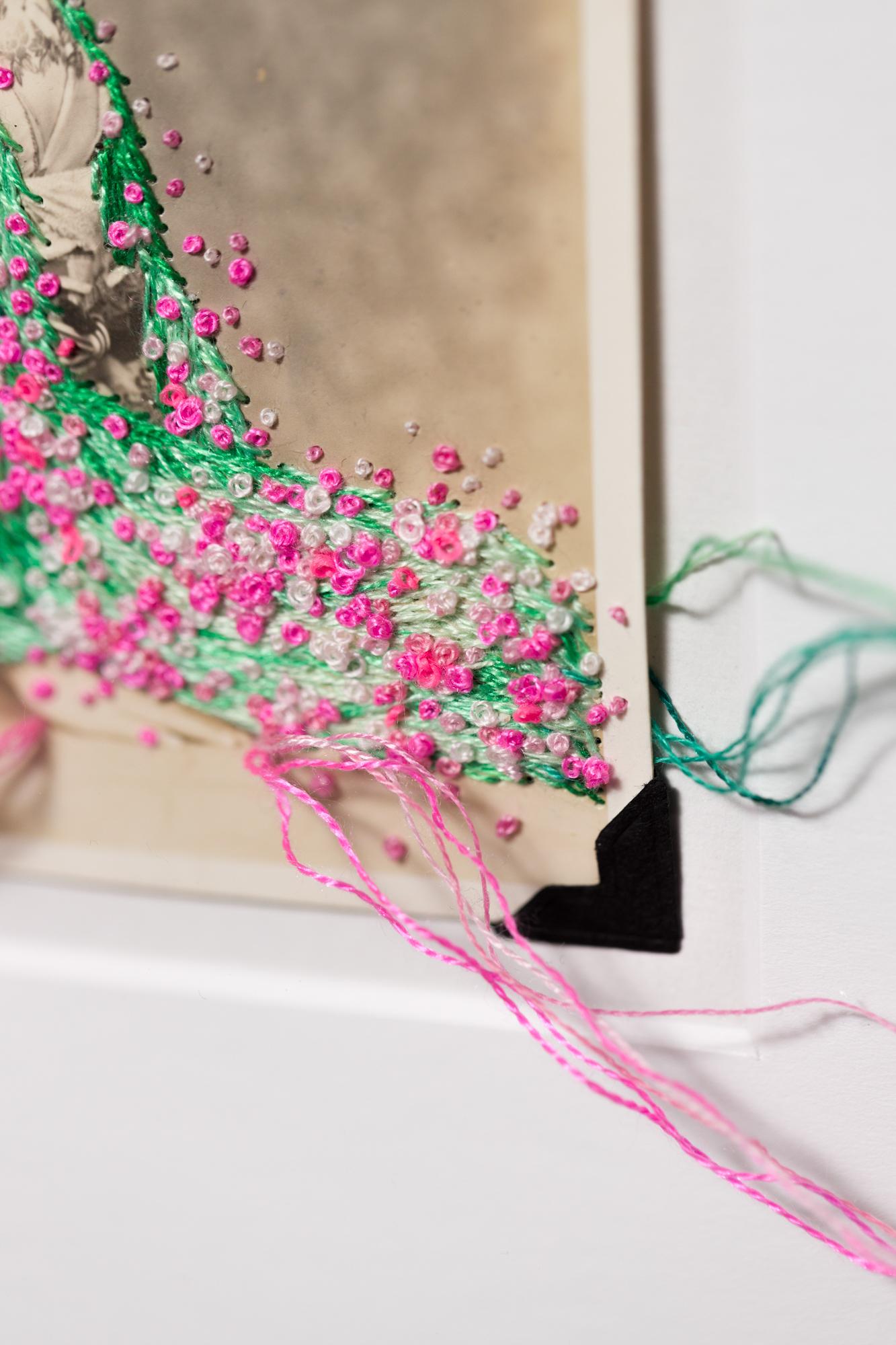 „Sakura“ Portait, figurativ, Stickerei auf Vintage-Fotografie im Angebot 3
