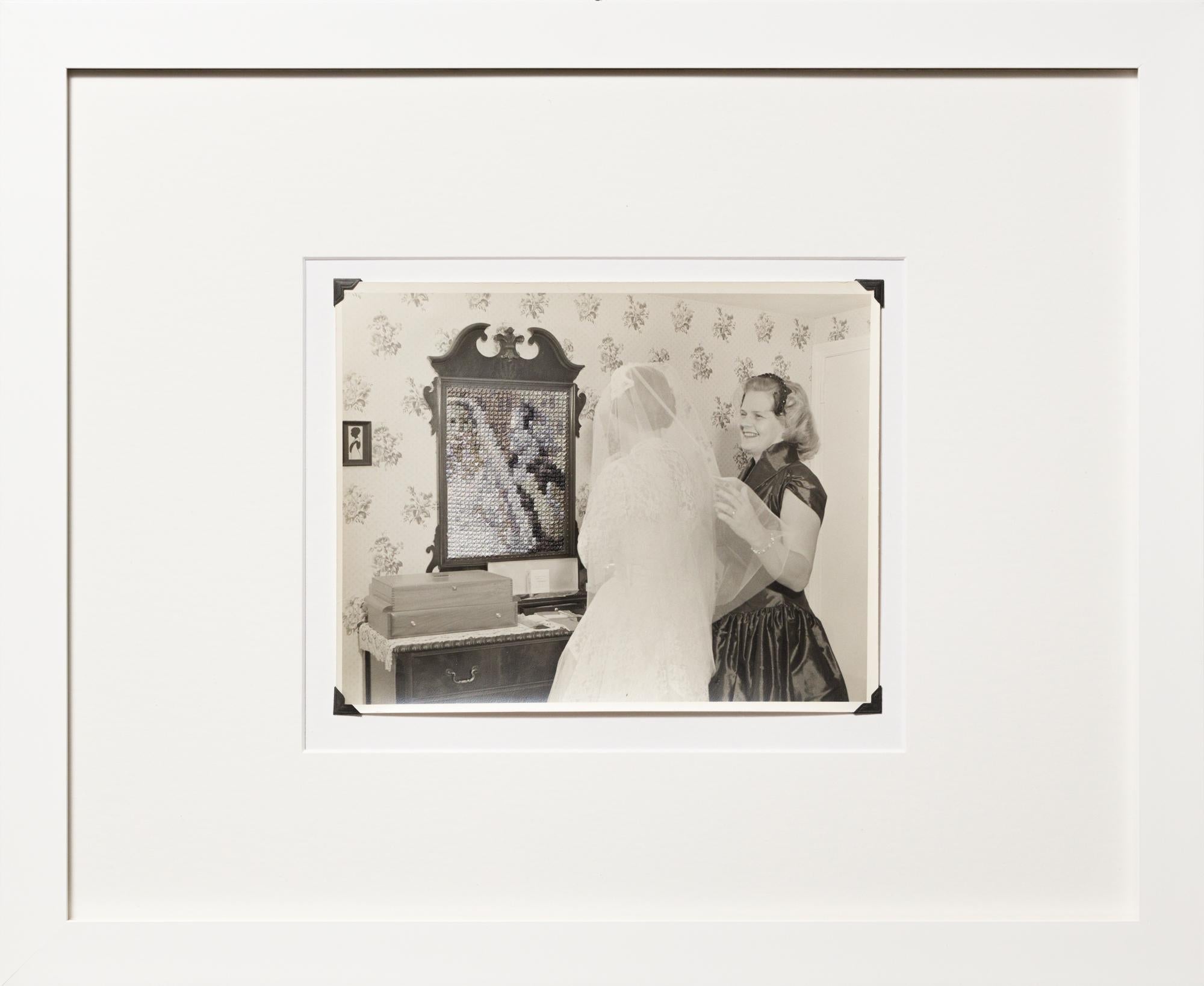 „Self-reflection: Hochzeitstag“, figurativ, Porträt, Stickerei auf Vintage-Foto