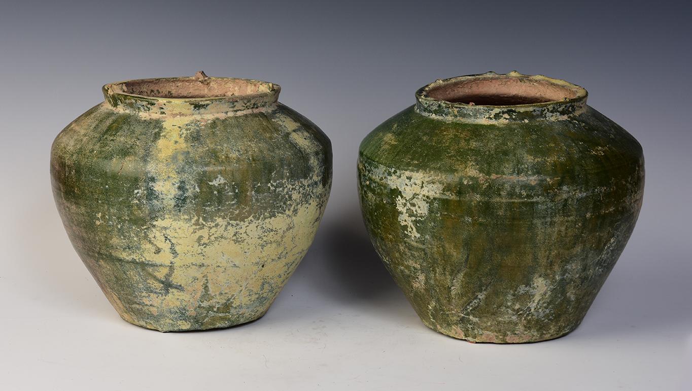 Han Dynasty, a Pair of Antique Chinese Green Glazed Pottery Jars For Sale 2