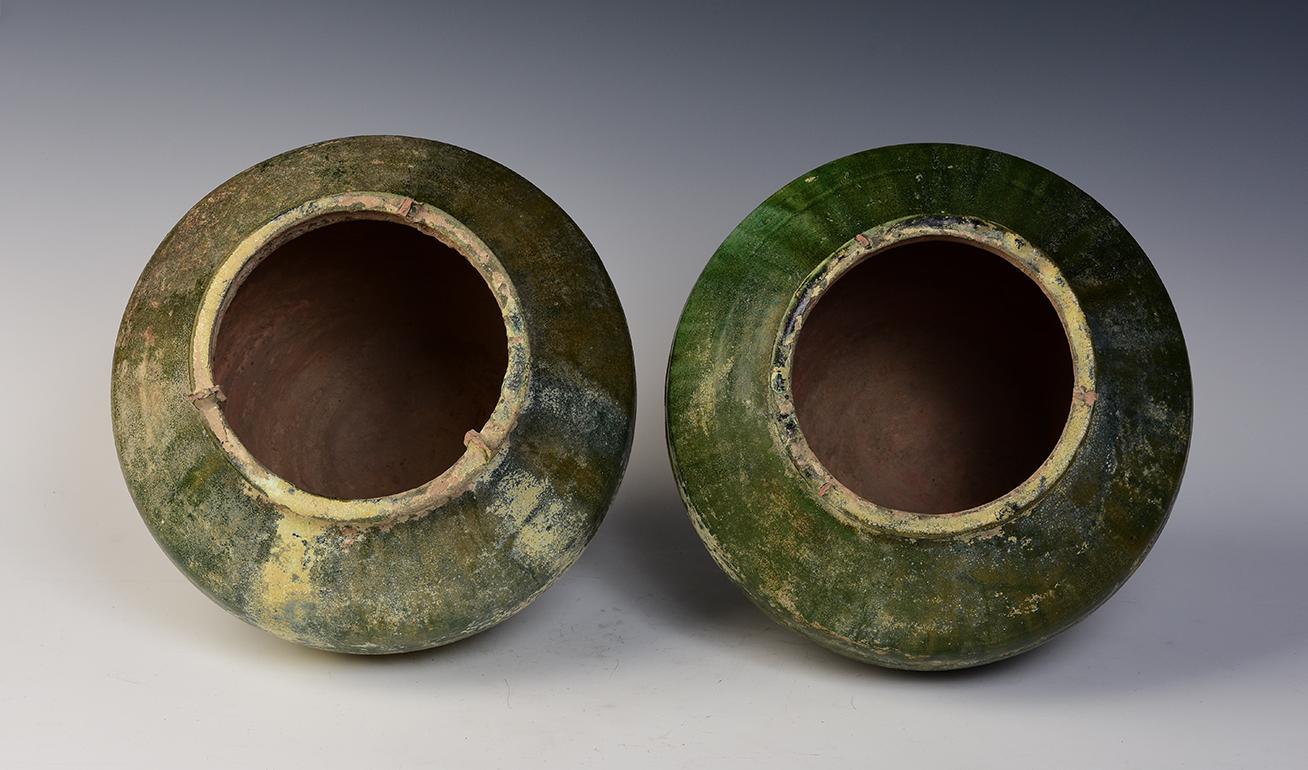 Dynastie Han, paire de jarres anciennes en poterie chinoise à glaçure verte en vente 3