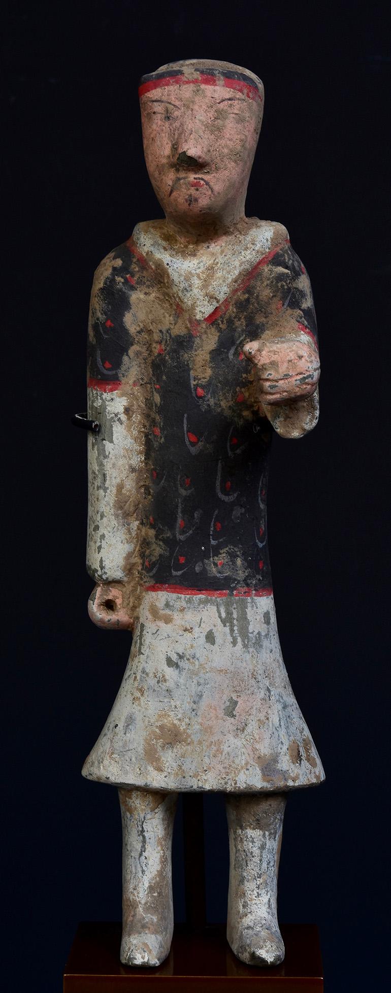 XVIIIe siècle et antérieur Paire de figurines de moineaux anciens en poterie peinte chinoise de la dynastie Han en vente