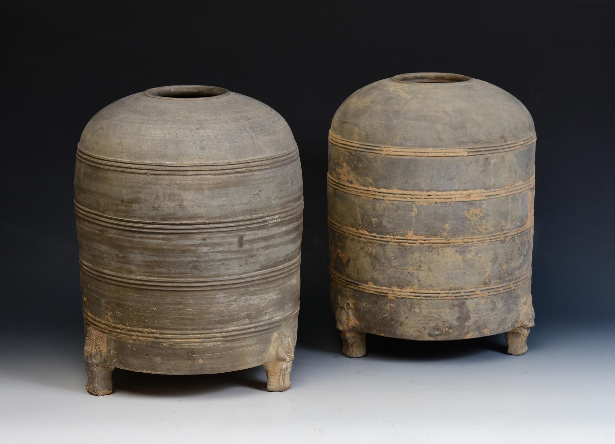Dynastie Han, Paire de jarres de grenier en poterie chinoise ancienne en vente 5