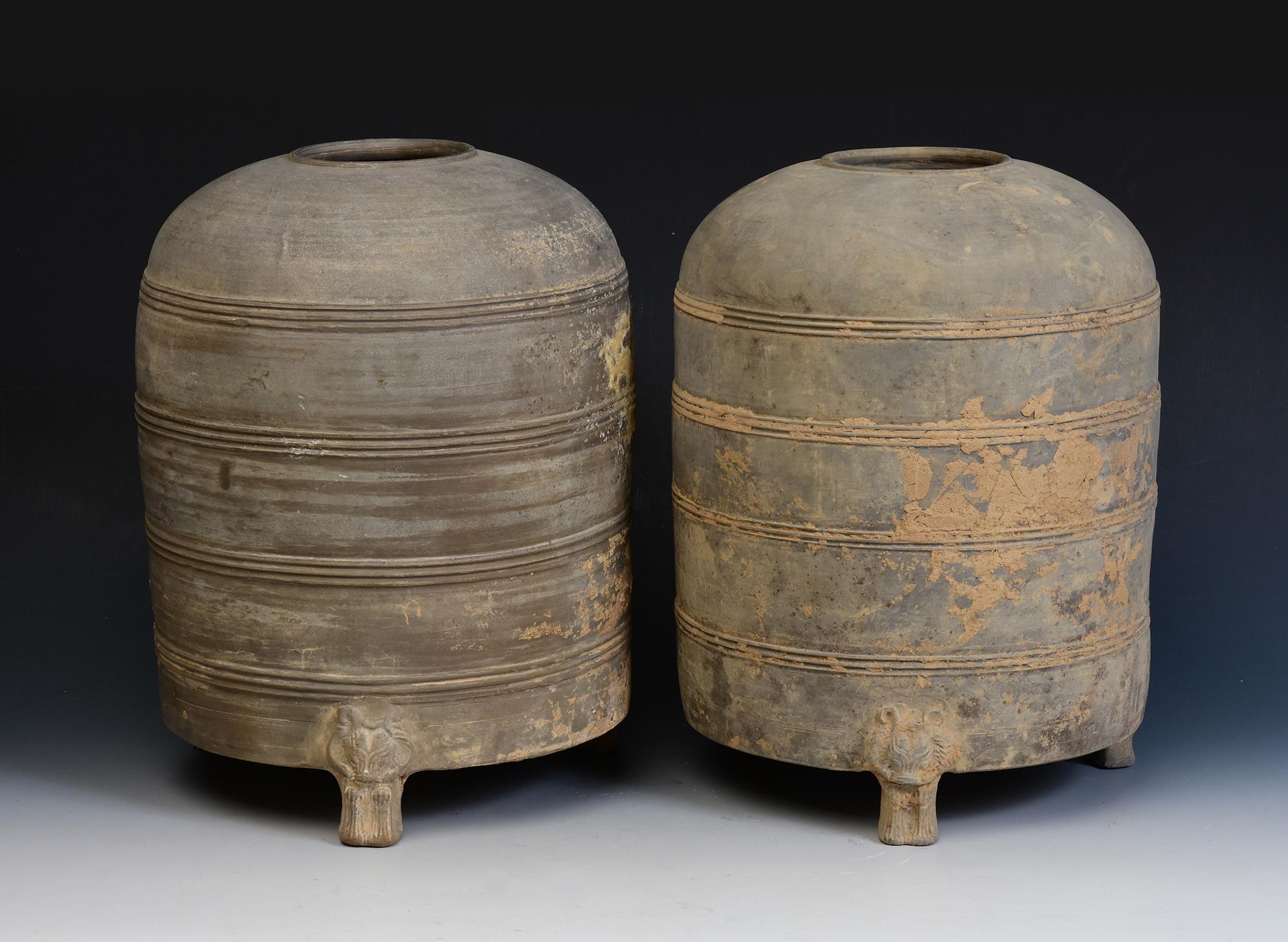 Han Dynasty, A Pair of Antique Chinese Pottery Granary Jars For Sale 8