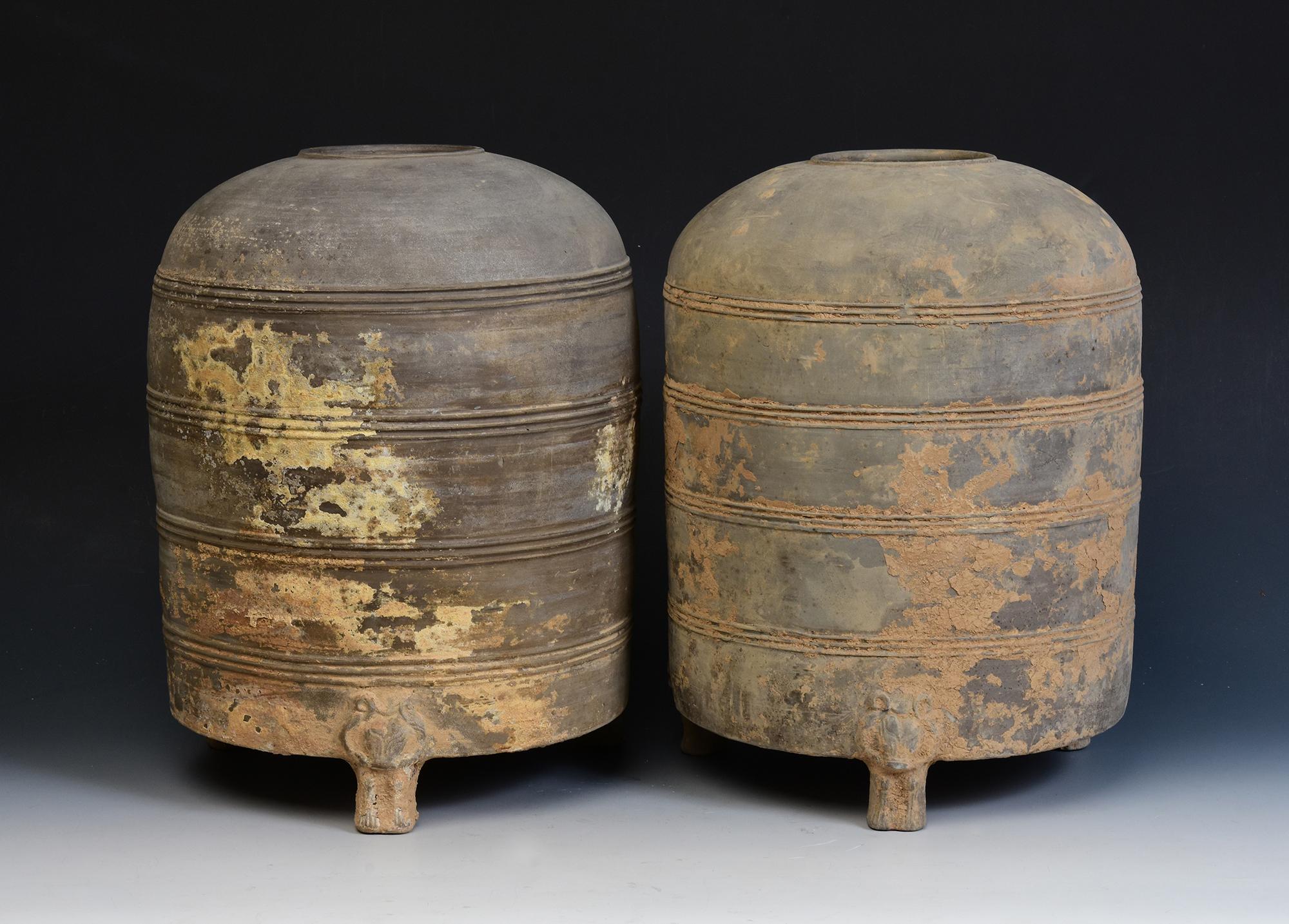 Han Dynasty, A Pair of Antique Chinese Pottery Granary Jars For Sale 10