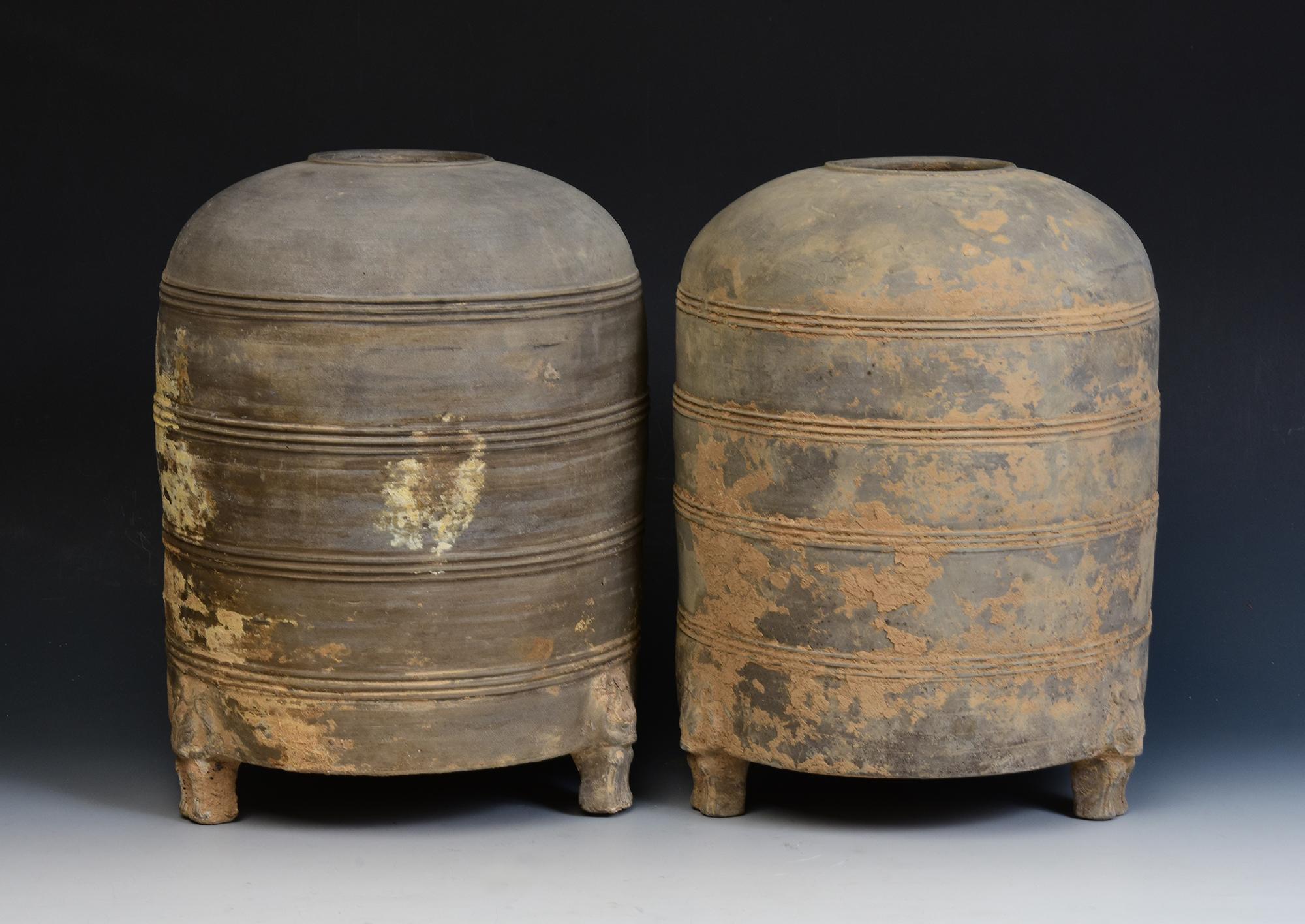 Han Dynasty, A Pair of Antique Chinese Pottery Granary Jars For Sale 11