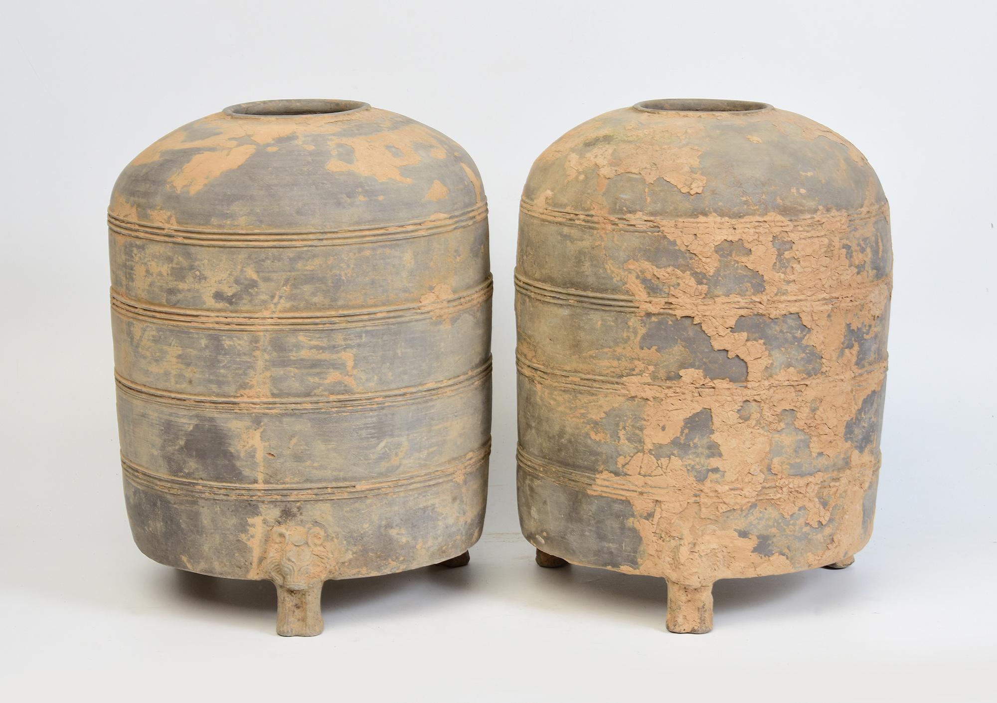 Han Dynasty, A Pair of Antique Chinese Pottery Granary Jars In Good Condition In Sampantawong, TH