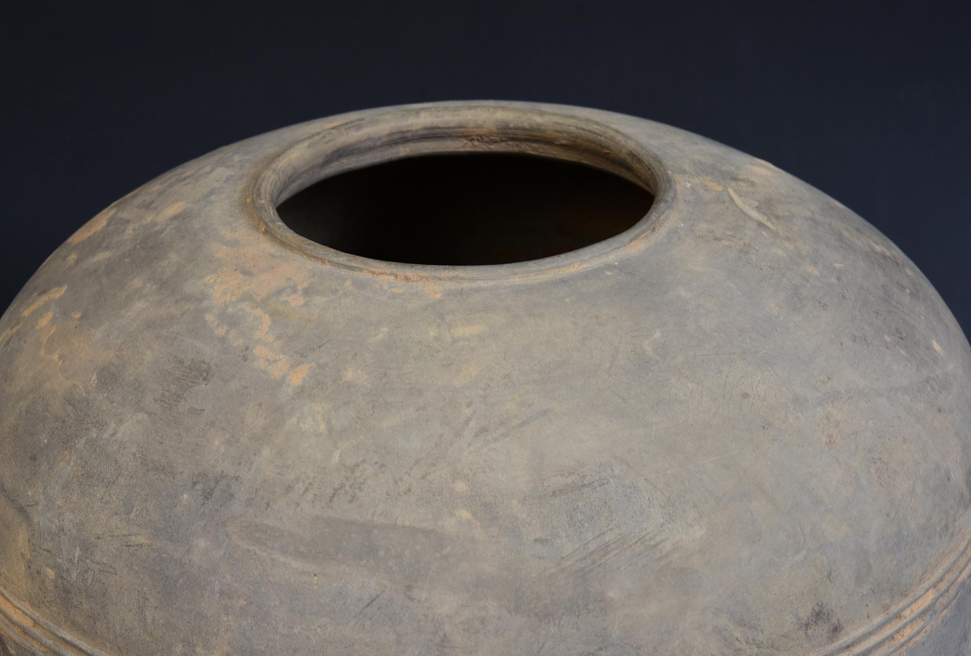 Dynastie Han, Paire de jarres de grenier en poterie chinoise ancienne en vente 1