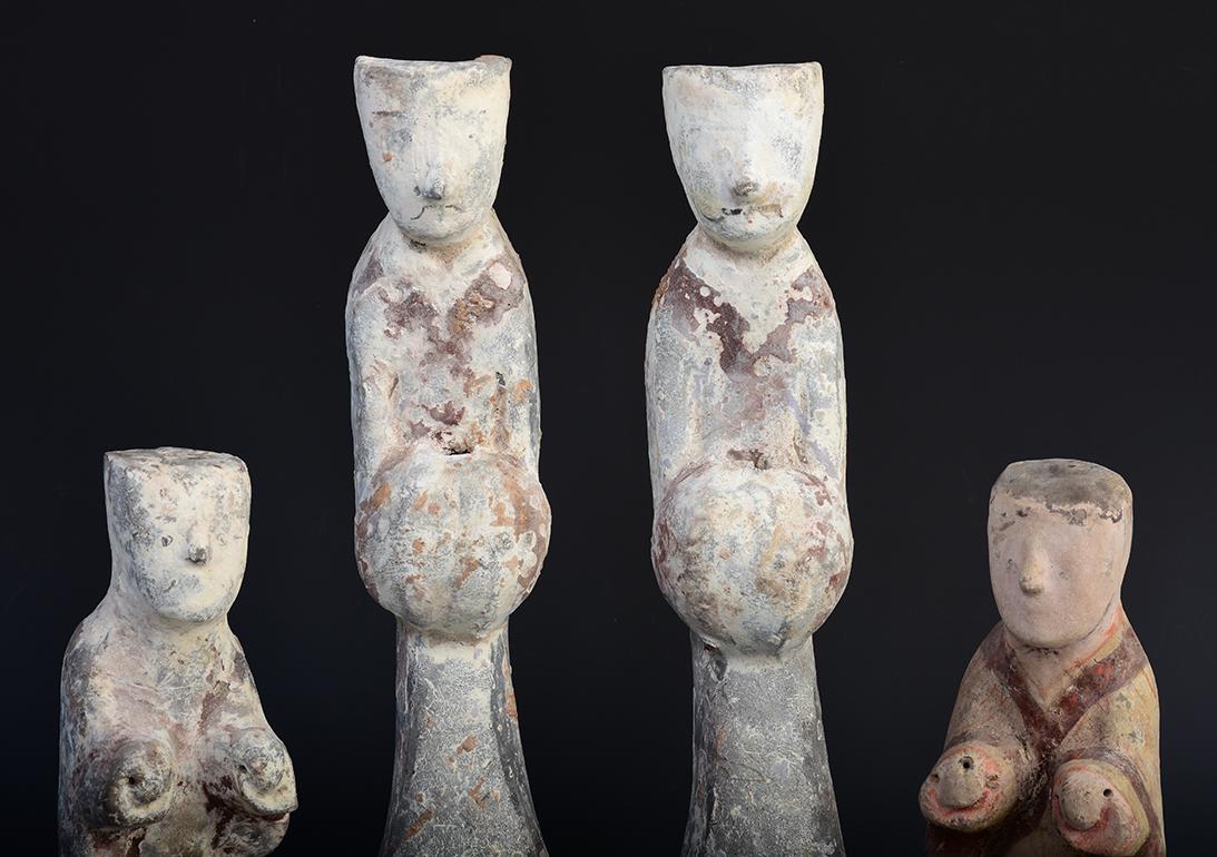 Ein Satz chinesischer bemalter Töpferinnen.

Alter: China, Han-Dynastie, 206 v. Chr. - 220 N. CHR.
Größe: Höhe 18.4 - 31 C.M. / Breite 7.8 - 9.7 C.M.
Zustand: Insgesamt gut erhaltener alter Bestattungszustand. 

100% Zufriedenheit und Echtheit