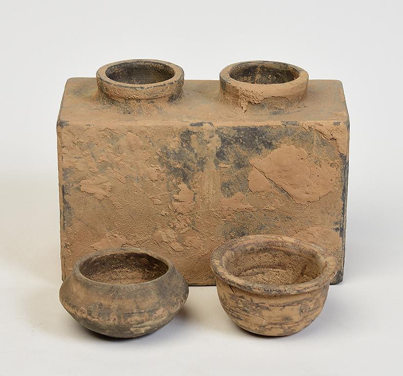 Han Dynasty, A Set of Antique Chinese Pottery Stove For Sale 6