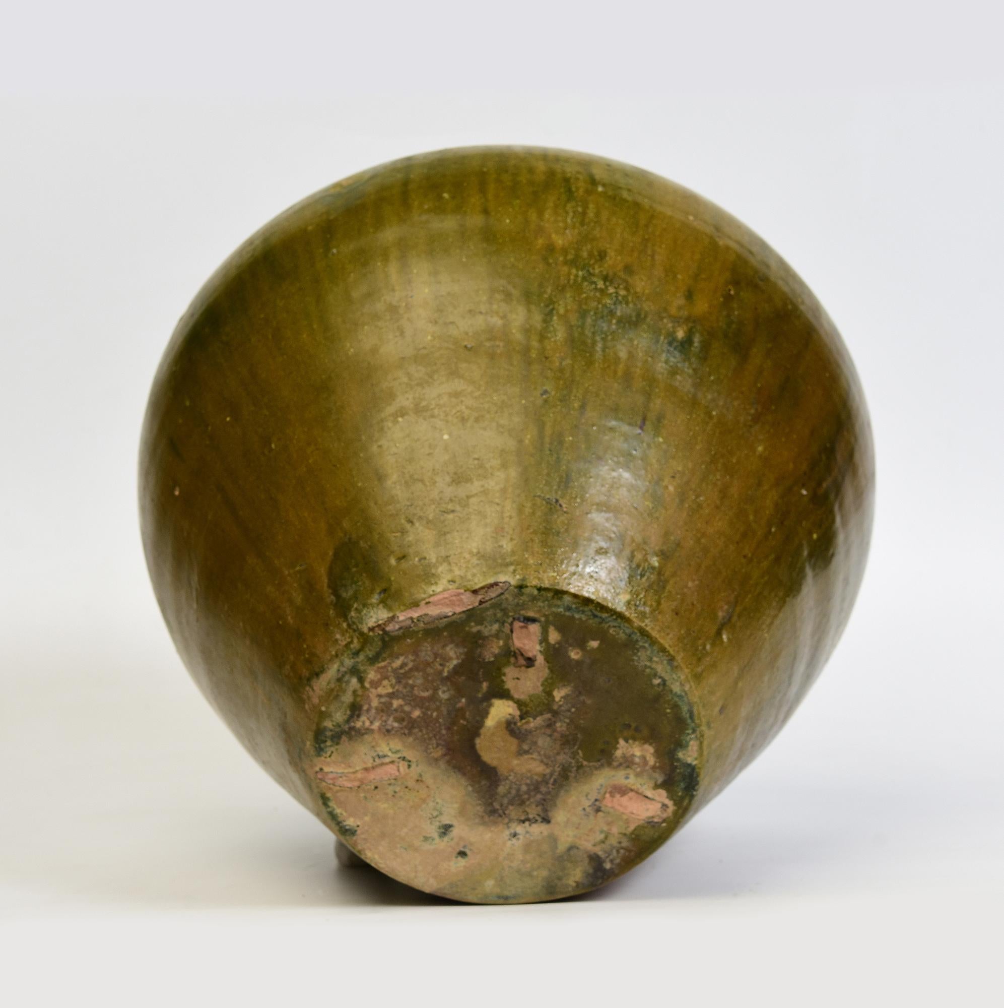 Antico vaso di ceramica cinese smaltato di verde della dinastia Han in vendita 7