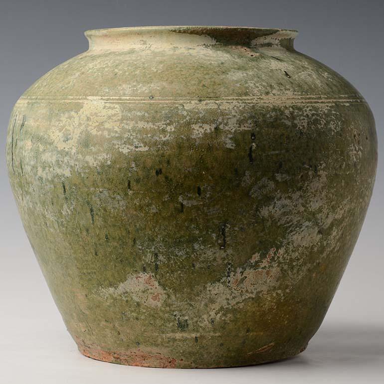 Han Dynasty, Antique Chinese Green Glazed Pottery Jar In Good Condition For Sale In Sampantawong, TH