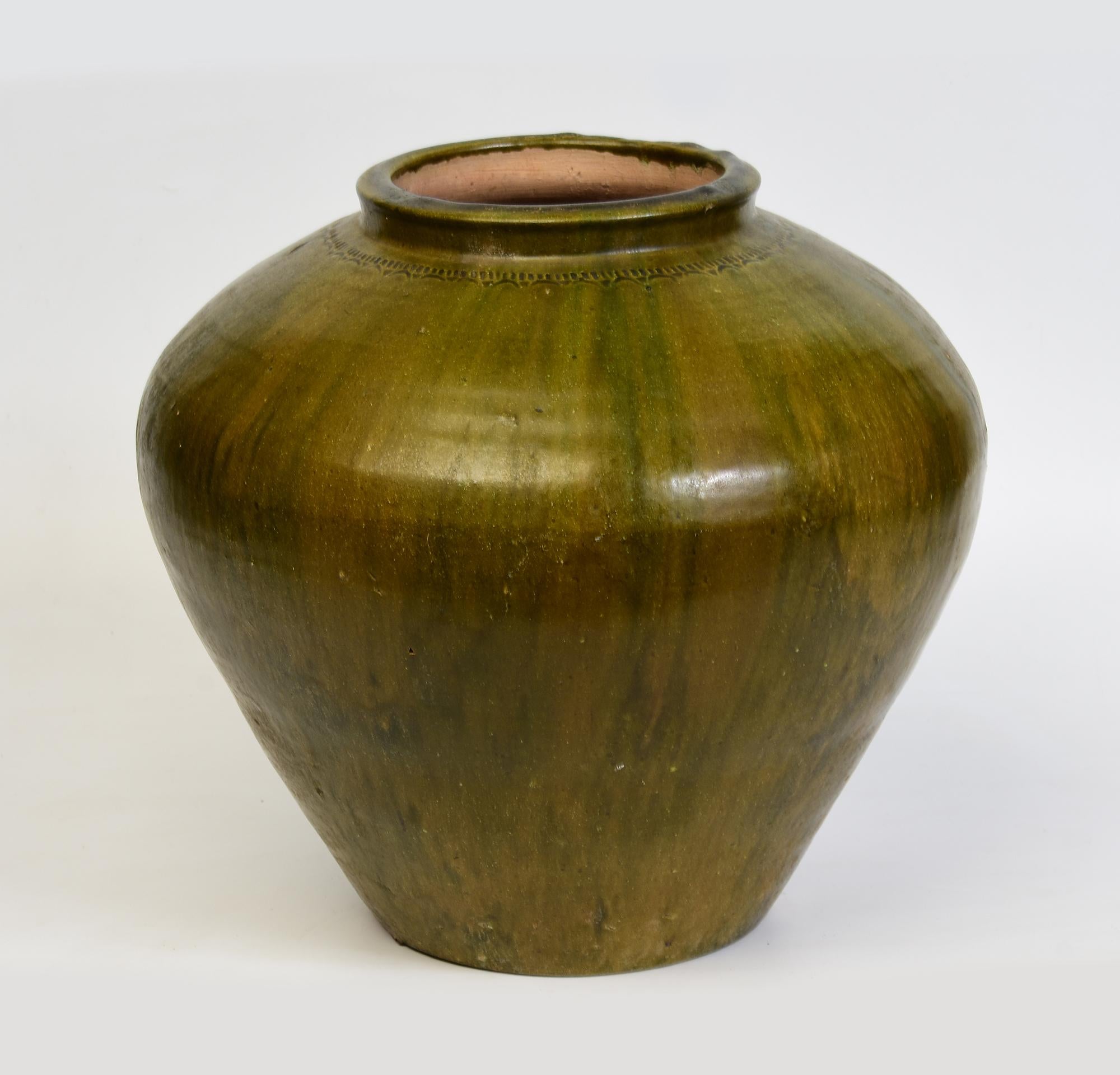 Antico vaso di ceramica cinese smaltato di verde della dinastia Han in vendita 3