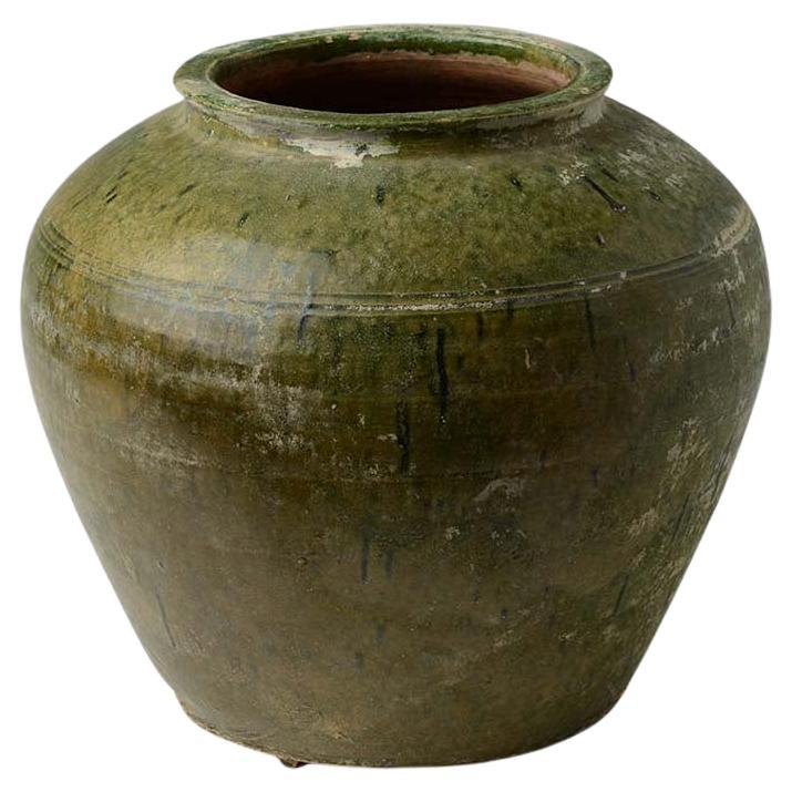 Ancienne jarre chinoise en poterie émaillée verte de la dynastie Han