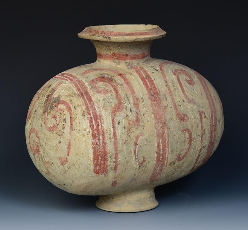 Han Dynasty, Antique Chinese Painted Pottery Cocoon Jar In Good Condition In Sampantawong, TH