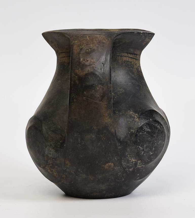Han Dynasty, Antique Chinese Pottery Amphora In Good Condition In Sampantawong, TH