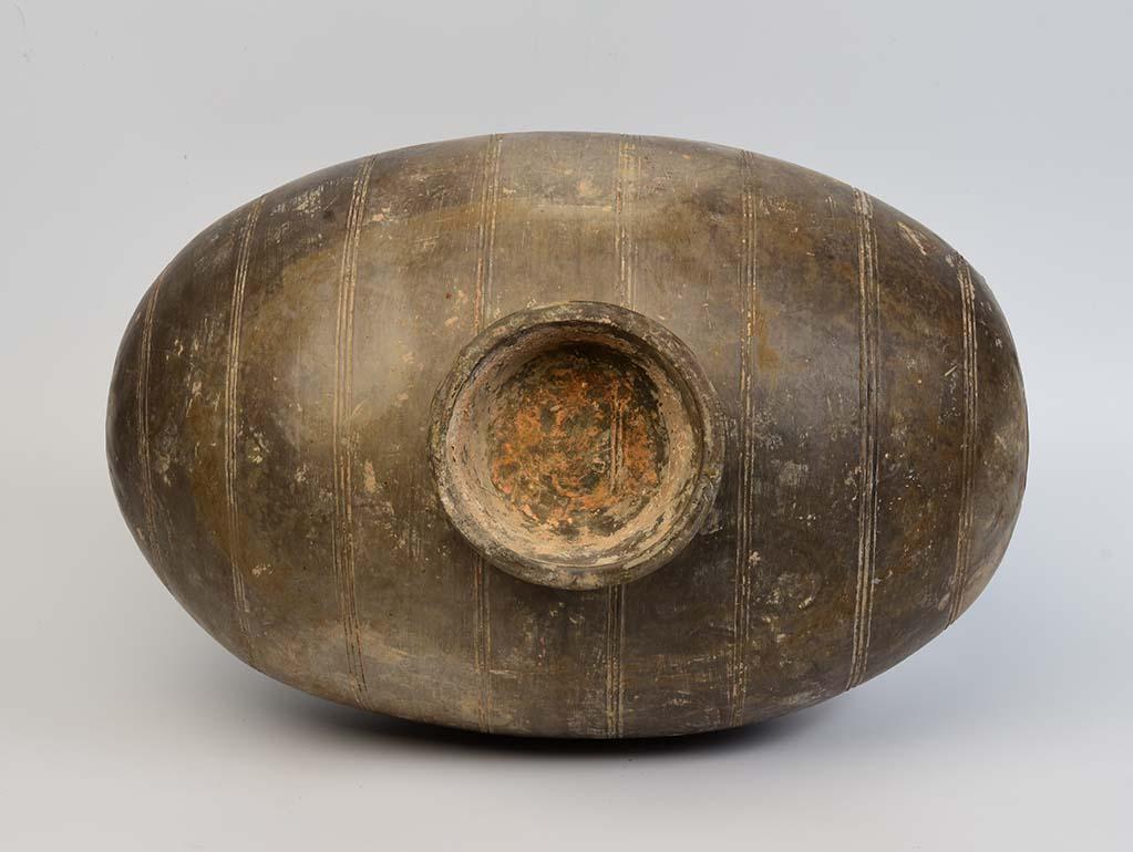 Han Dynasty, Antique Chinese Pottery Cocoon Jar For Sale 7