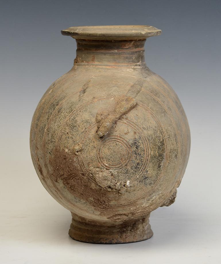 Han Dynasty, Antique Chinese Pottery Cocoon Jar In Good Condition In Sampantawong, TH