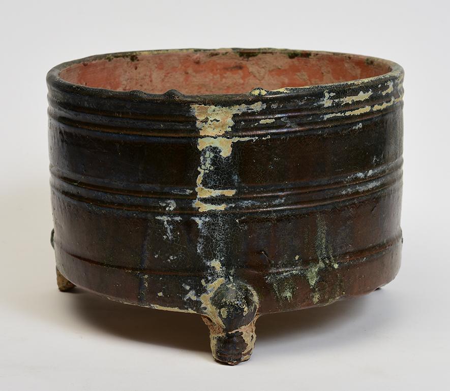 Han Dynasty, Antique Chinese Pottery Container with Green and Amber Glaze In Good Condition In Sampantawong, TH