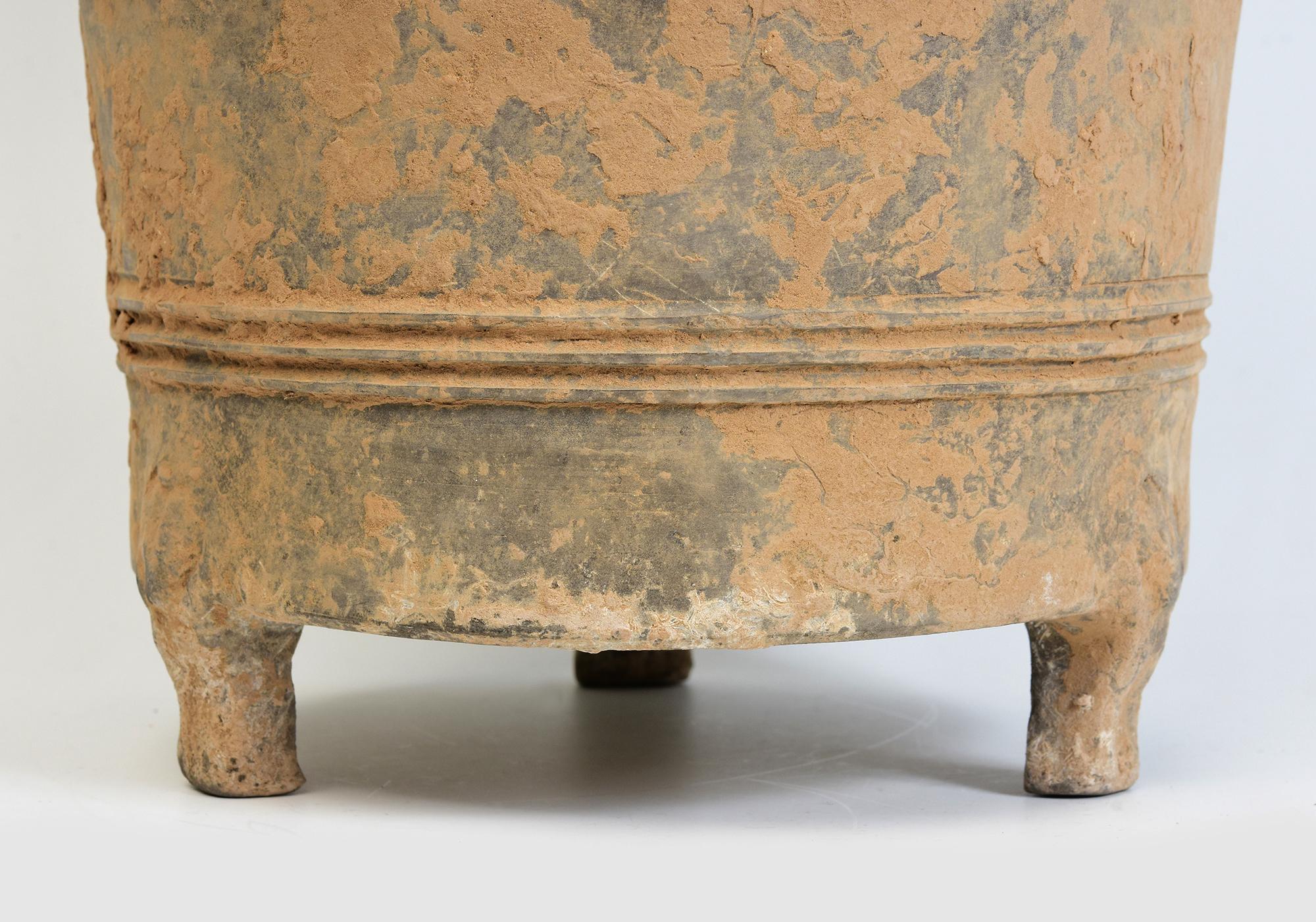Terracotta Han Dynasty, Antique Chinese Pottery Granary Jar in vendita