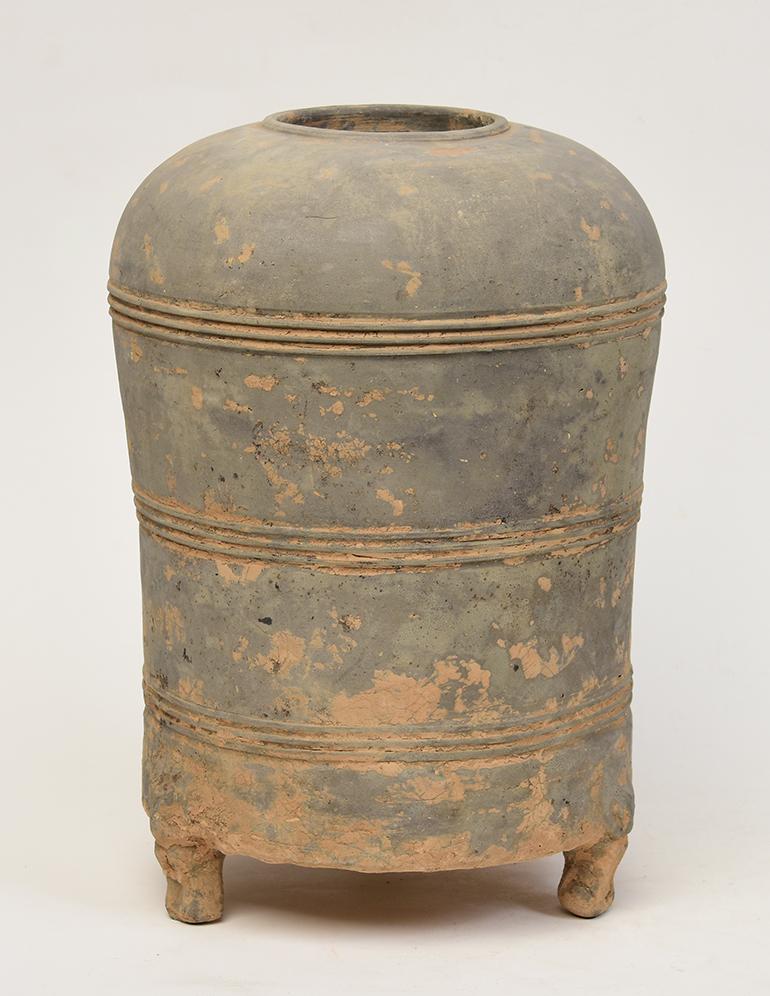 Han Dynasty, Antique Chinese Pottery Granary Jar For Sale 2