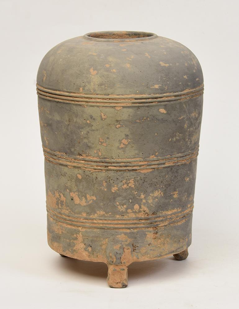 Han Dynasty, Antique Chinese Pottery Granary Jar For Sale 3