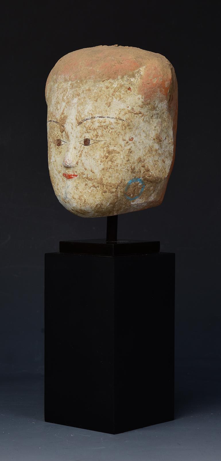 Han Dynasty, Antique Chinese Pottery Head of Court Lady with Stand In Good Condition In Sampantawong, TH