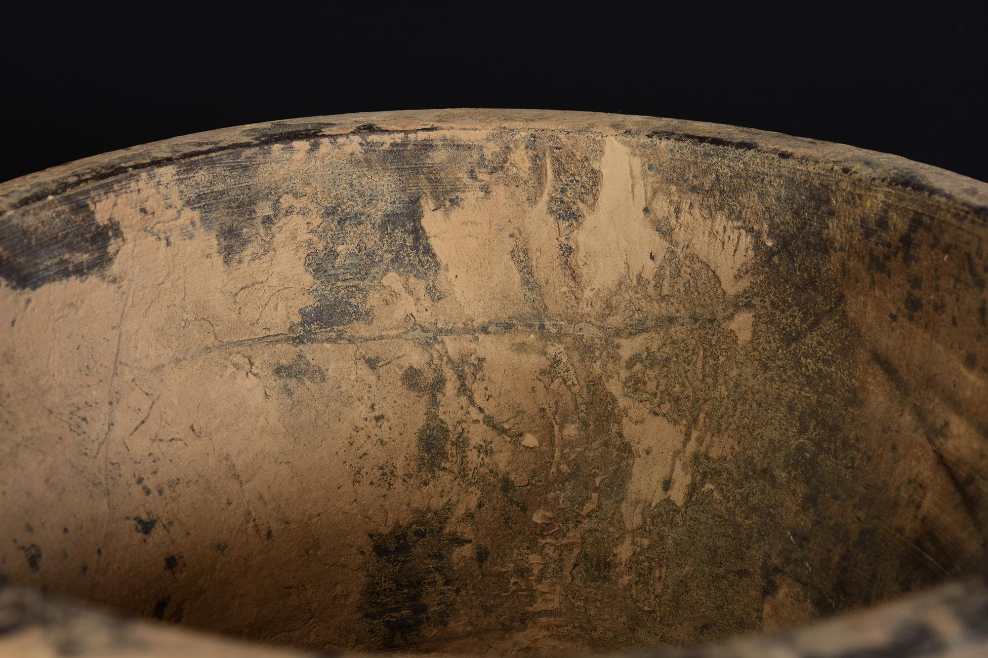 Han Dynasty, Antique Chinese Pottery Hu Jar In Good Condition For Sale In Sampantawong, TH