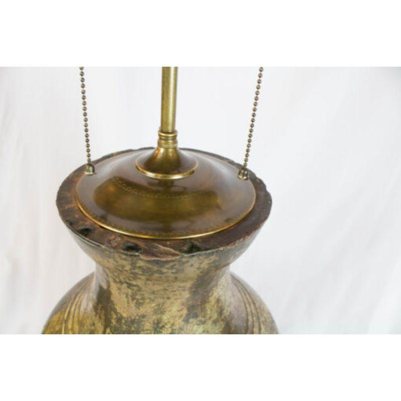 Vernissé Lampe de bureau en forme de jarre en frêne émaillé de la dynastie Han en vente