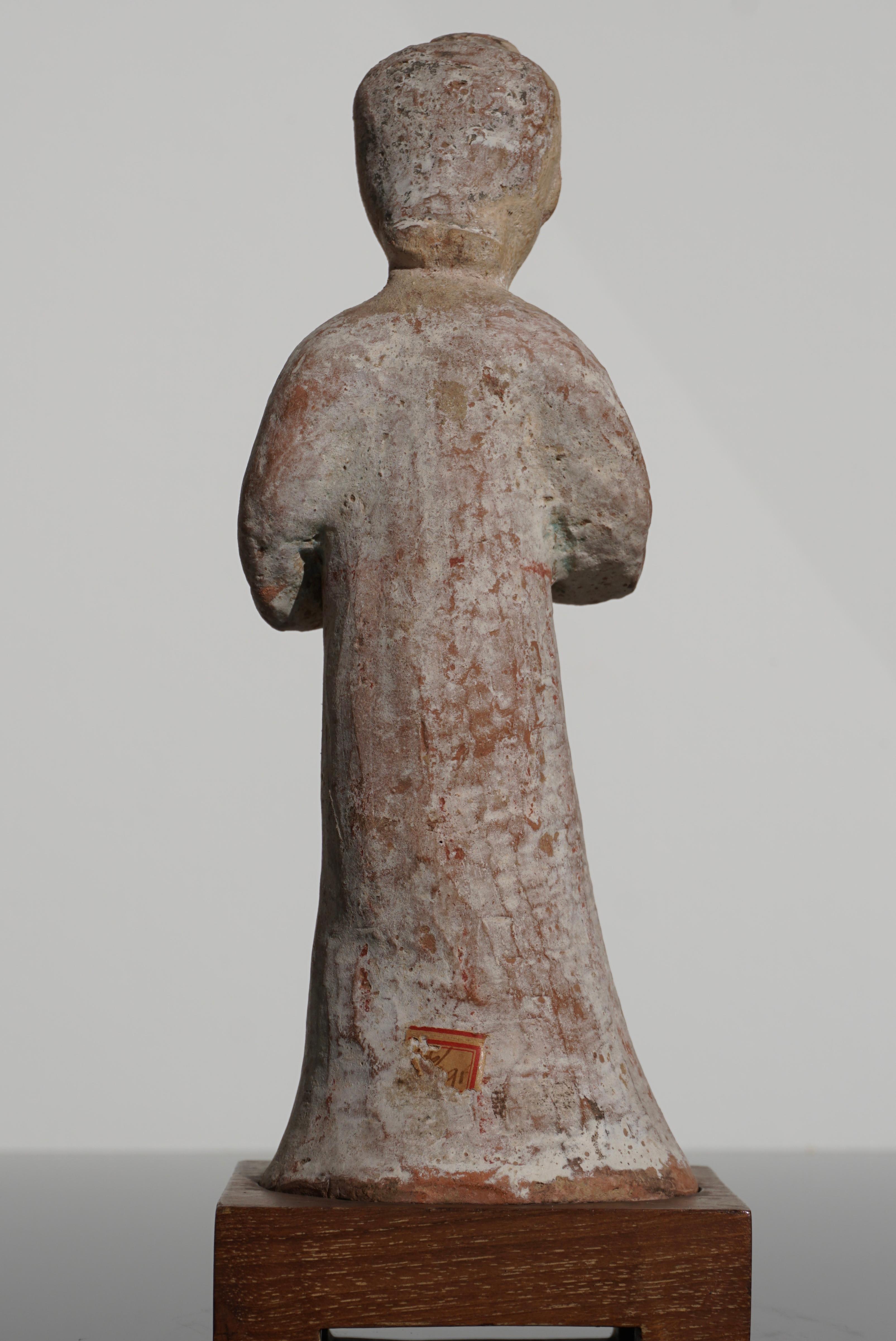 Han Dynasty Chinese Terracotta Polychrome Tomb Musician In Good Condition In Dallas, TX
