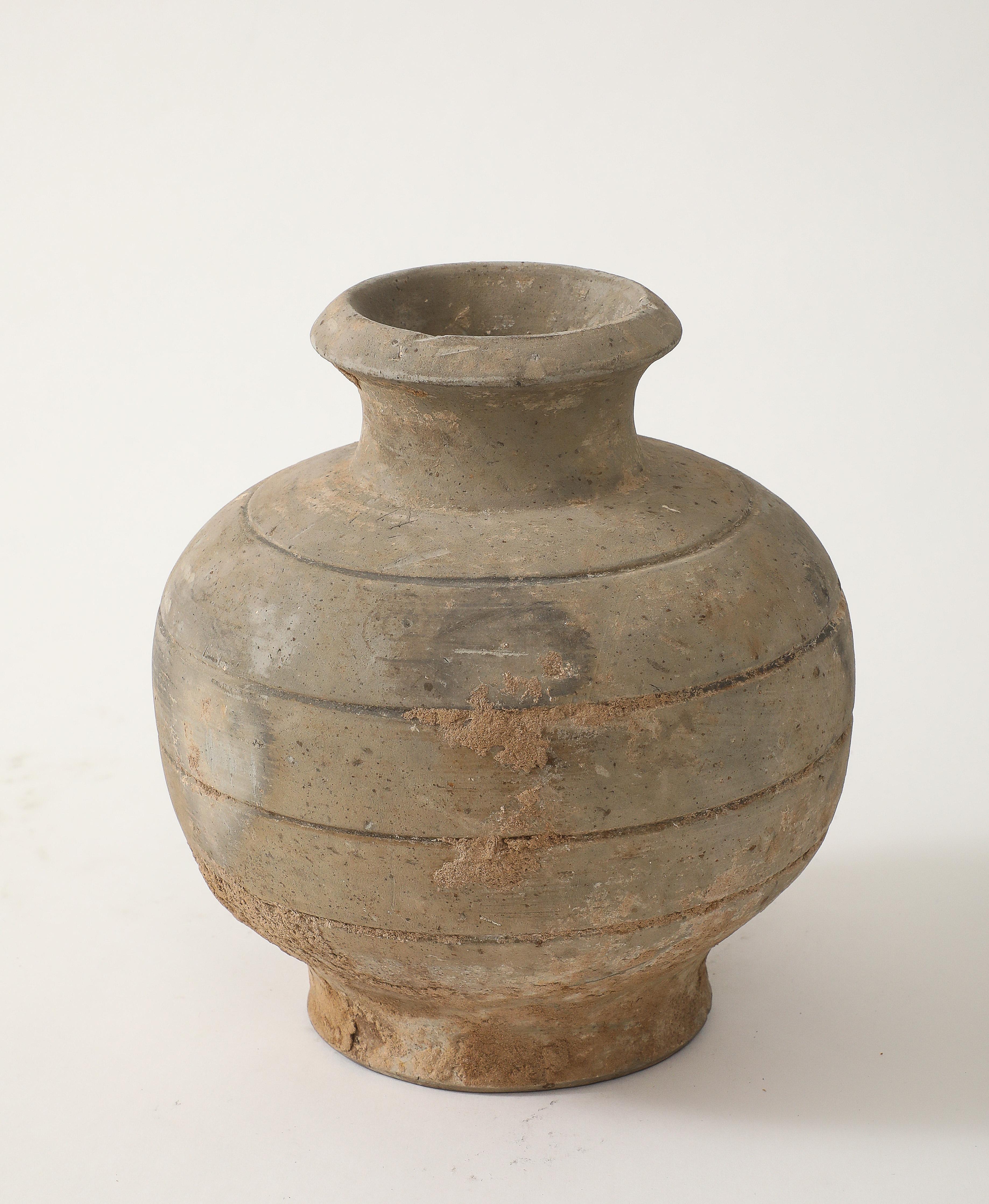 Vaso di terracotta della dinastia Han In condizioni buone in vendita a Brooklyn, NY