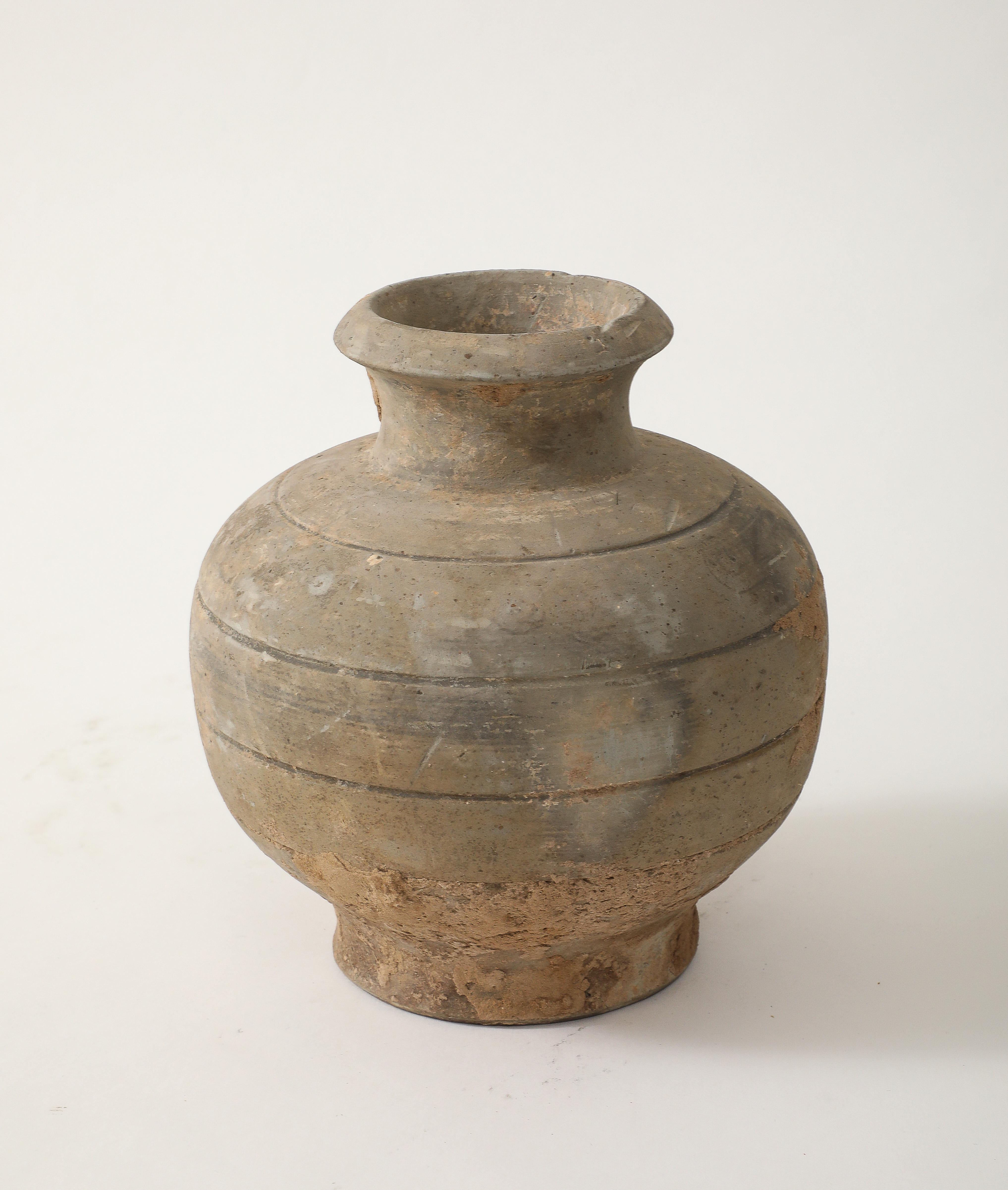 Fino al XVIII secolo Vaso di terracotta della dinastia Han in vendita
