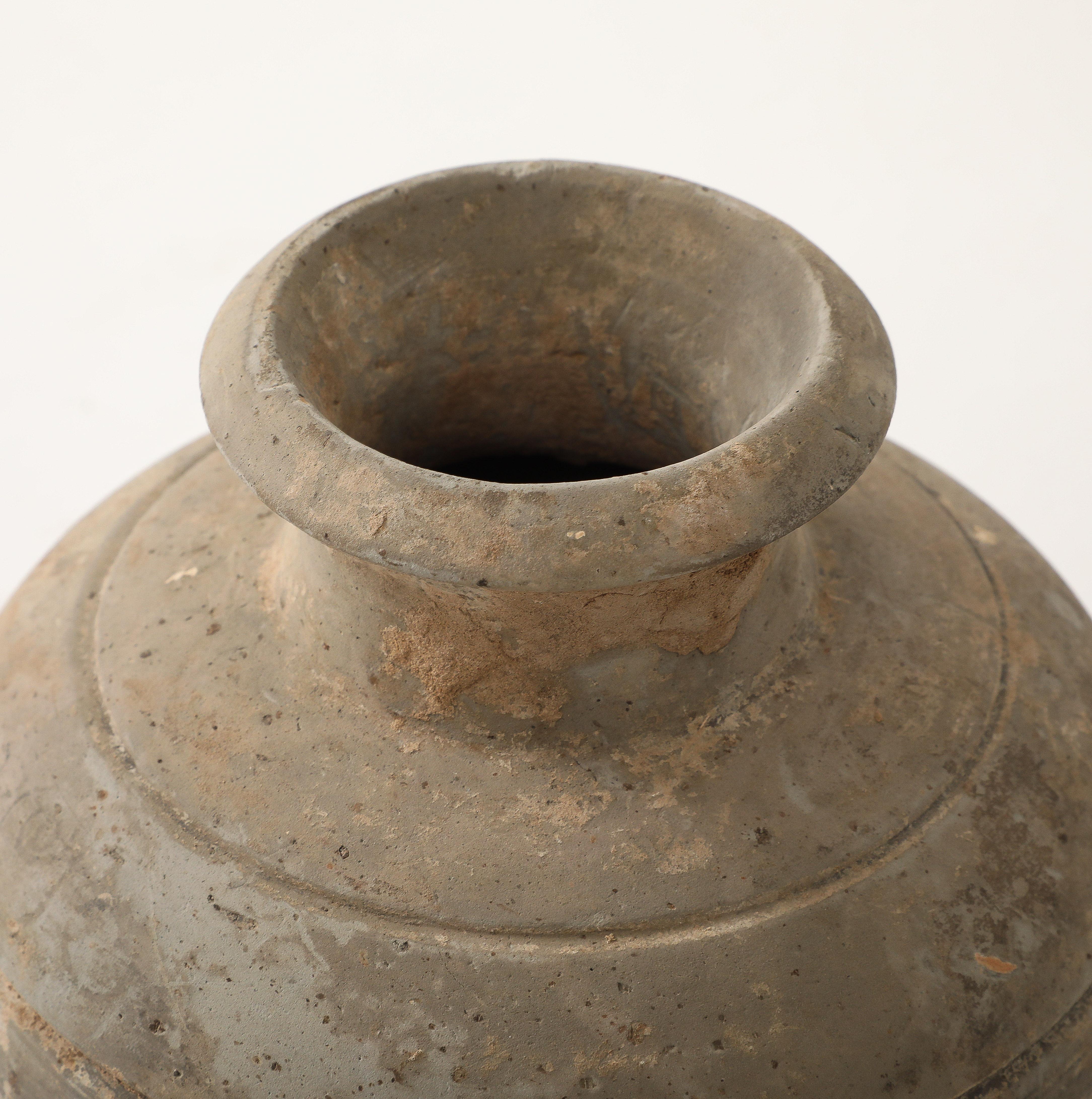 Vaso di terracotta della dinastia Han in vendita 3